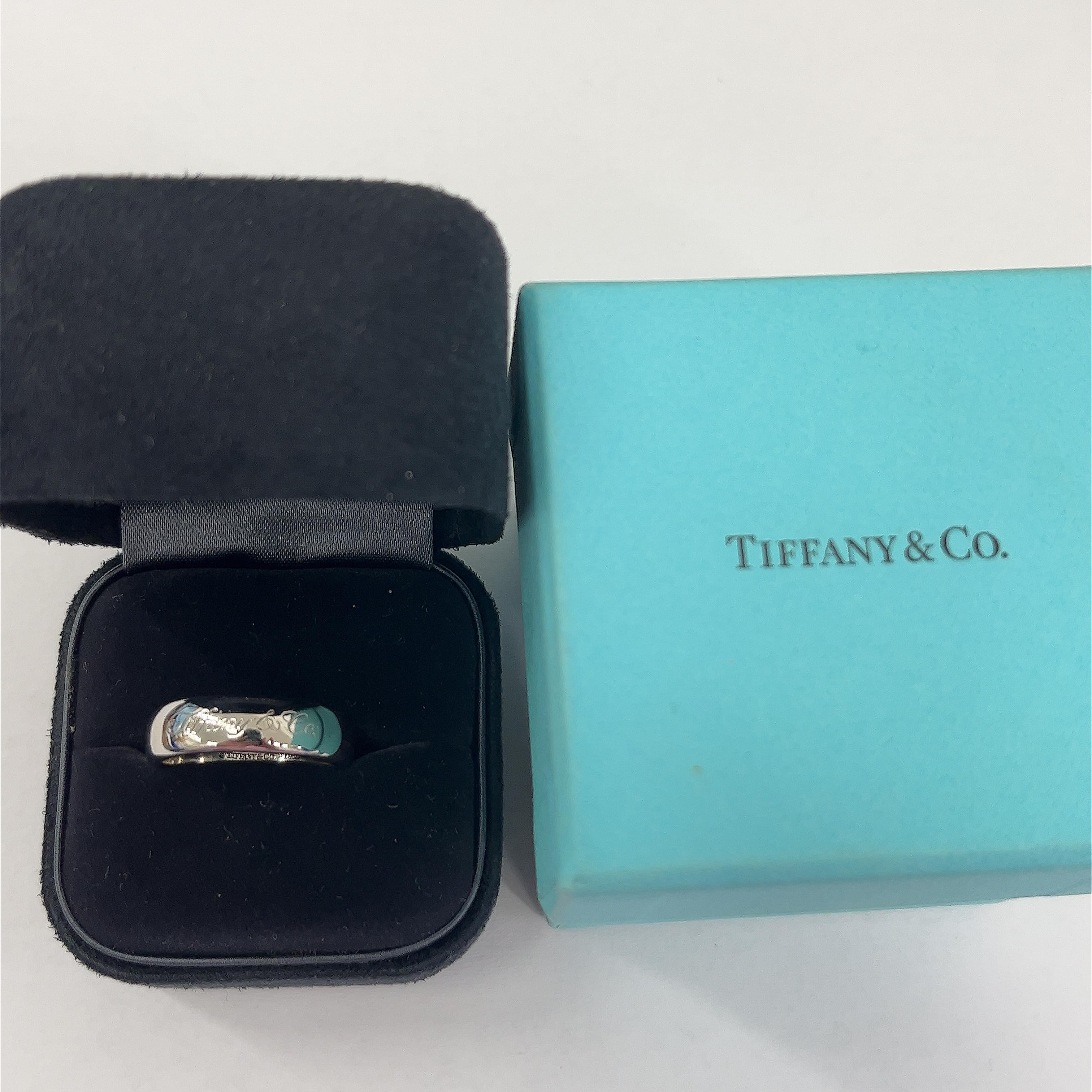 Tiffany & Co 6mm Lucida Wedding Band in Platinum  For Sale 3