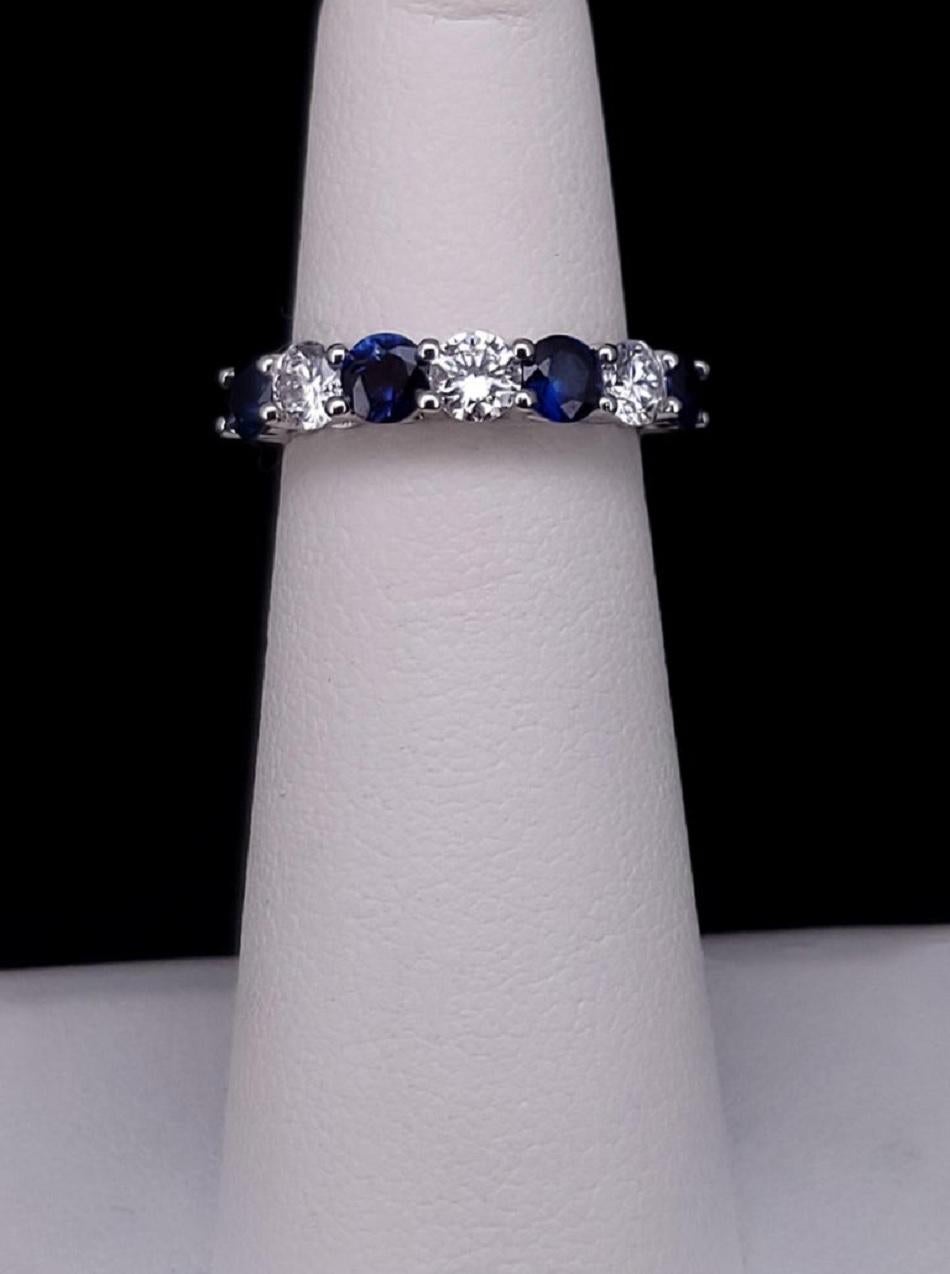 Marca Tiffany & Co.
Estilo para siempre
Material Platino 950
Zafiro Piedra 4uds.
Zafiro .40ct
Diamantes 3uds.
Diamantes .24ct
Claridad del diamante VS1
Grado de color E-F
Anillo talla 6.25
Precio de venta al público: 5.800