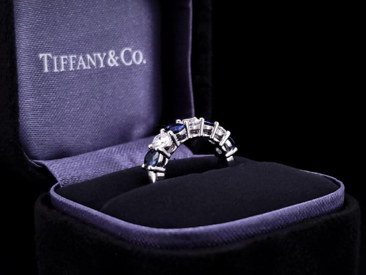 Tiffany & Co.  Anillo de zafiro con diamantes en semicírculo de 7 piedras para siempre Talla 6,25 Corte redondo