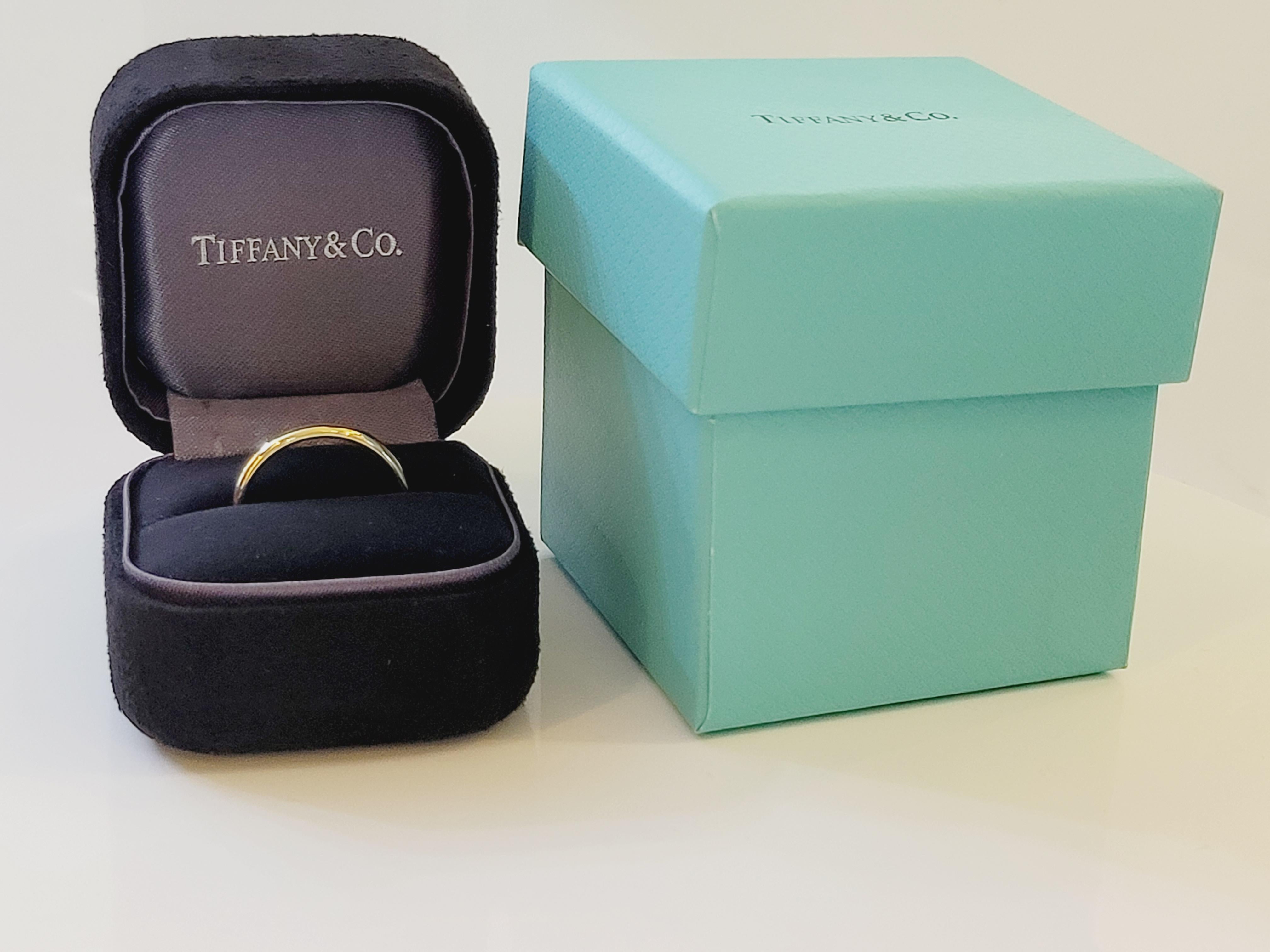 Bague de mariage Tiffany & co 750 en or jaune 18 carats, taille 8/75 Excellent état - En vente à New York, NY