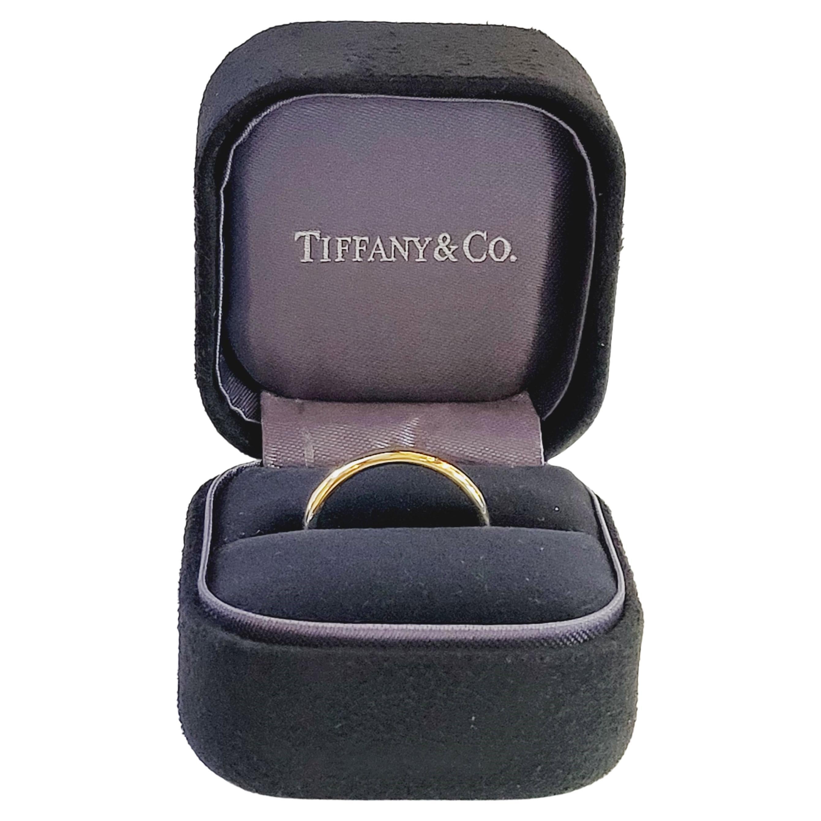 Tiffany & co 750 18K yellow gold wedding ring size 8/75 For Sale