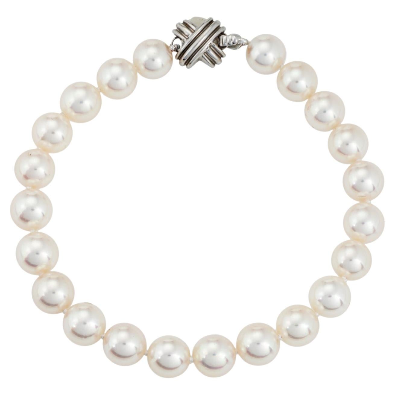 Tiffany & Co Pulsera de perlas de 7,5 mm Firma de oro blanco de 18k Cierre en X Estate en venta