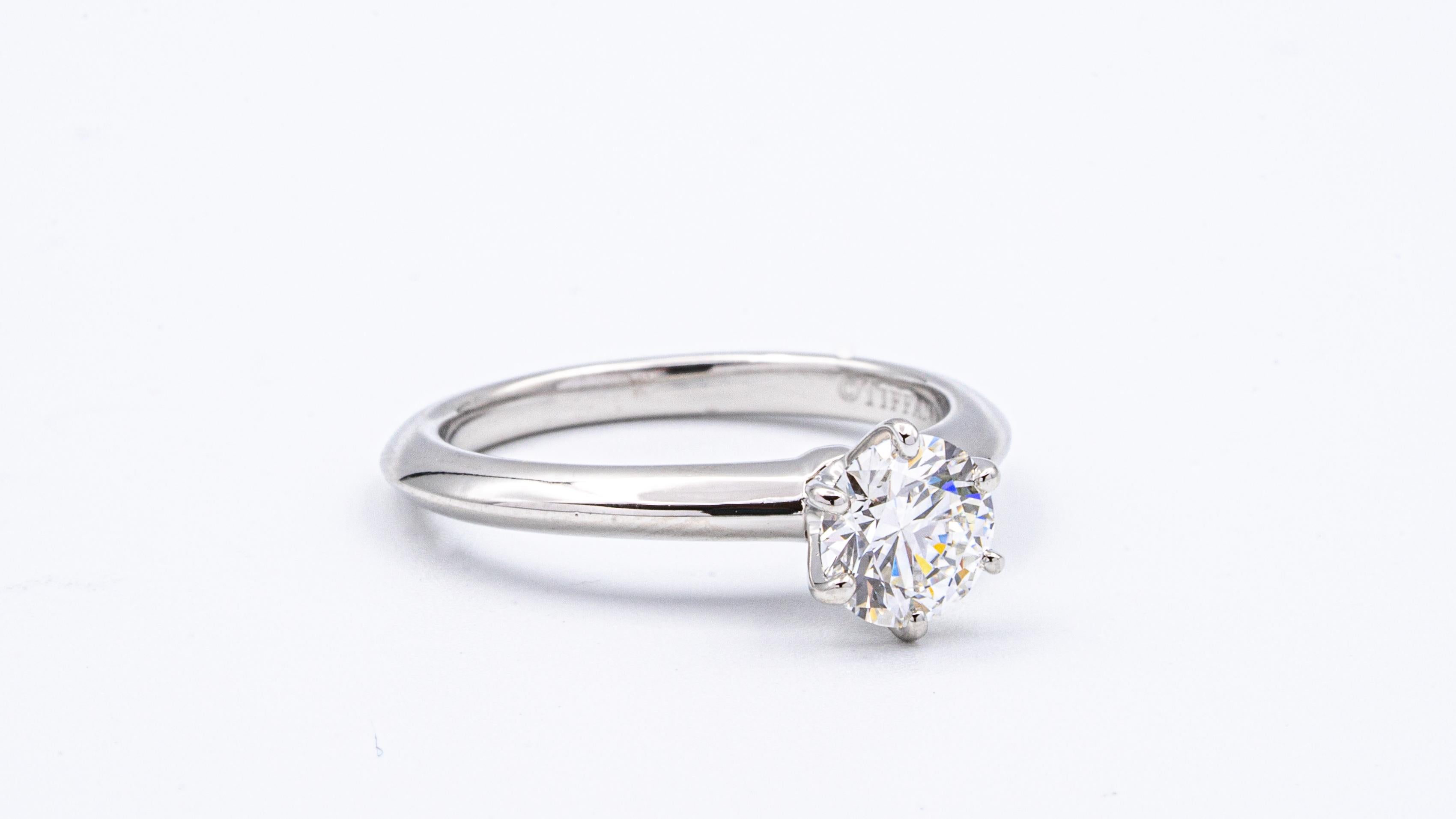 Tiffany & Co. Platin Diamant Verlobungsring 0::77 Ct G VS1 Rund Exzellenter Schliff (Moderne)