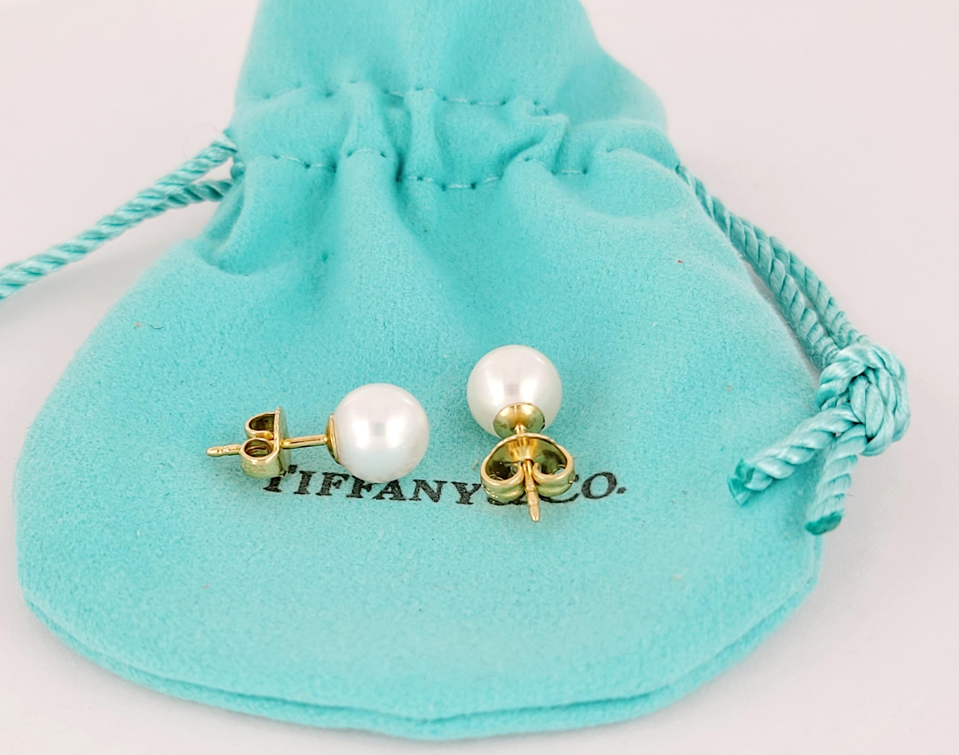 De las mujeres Tiffany & Co. Pendientes de perla Akoya blanca de 7,8 mm y oro amarillo de 18 quilates