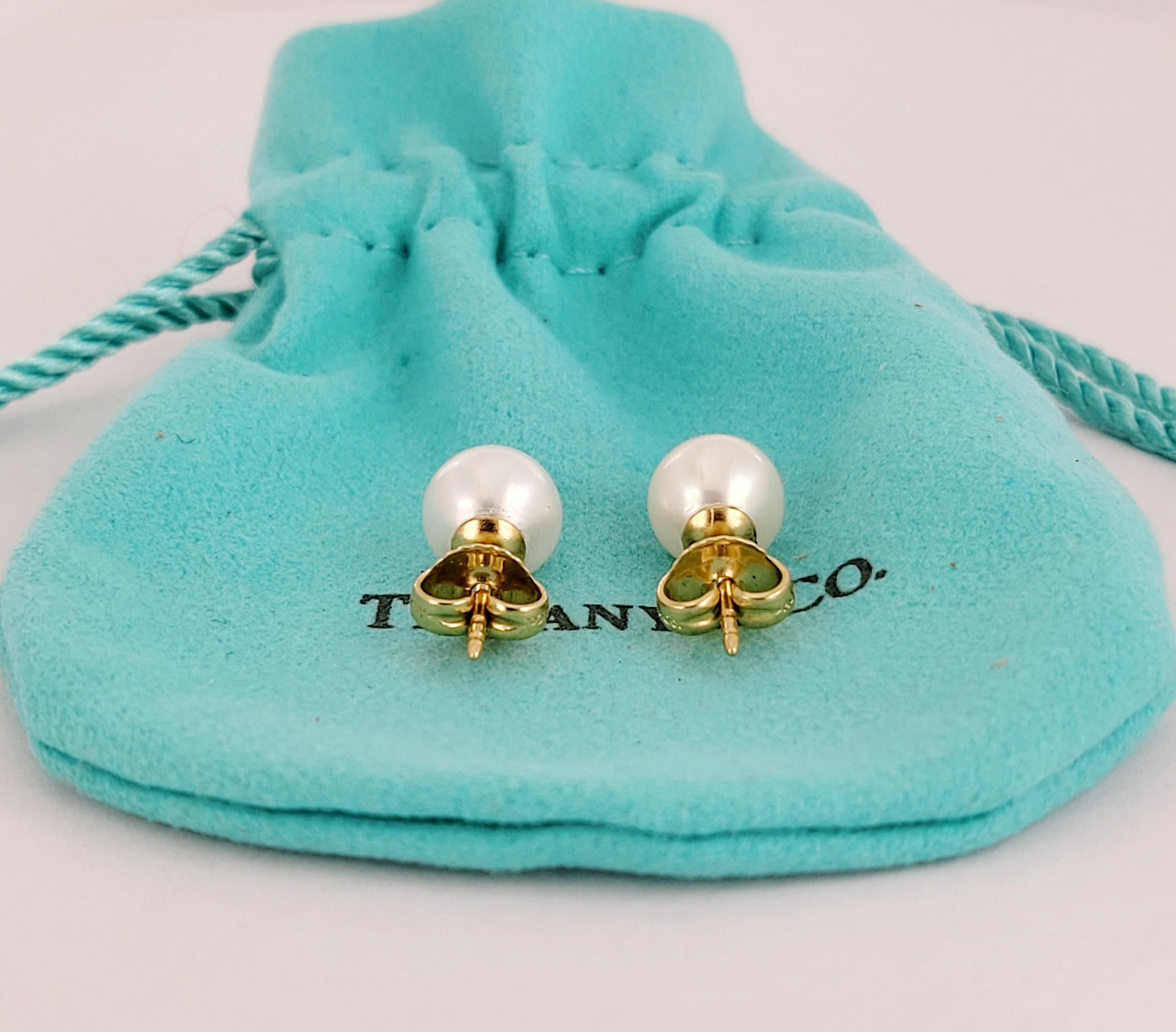 Tiffany & Co. Pendientes de perla Akoya blanca de 7,8 mm y oro amarillo de 18 quilates 1