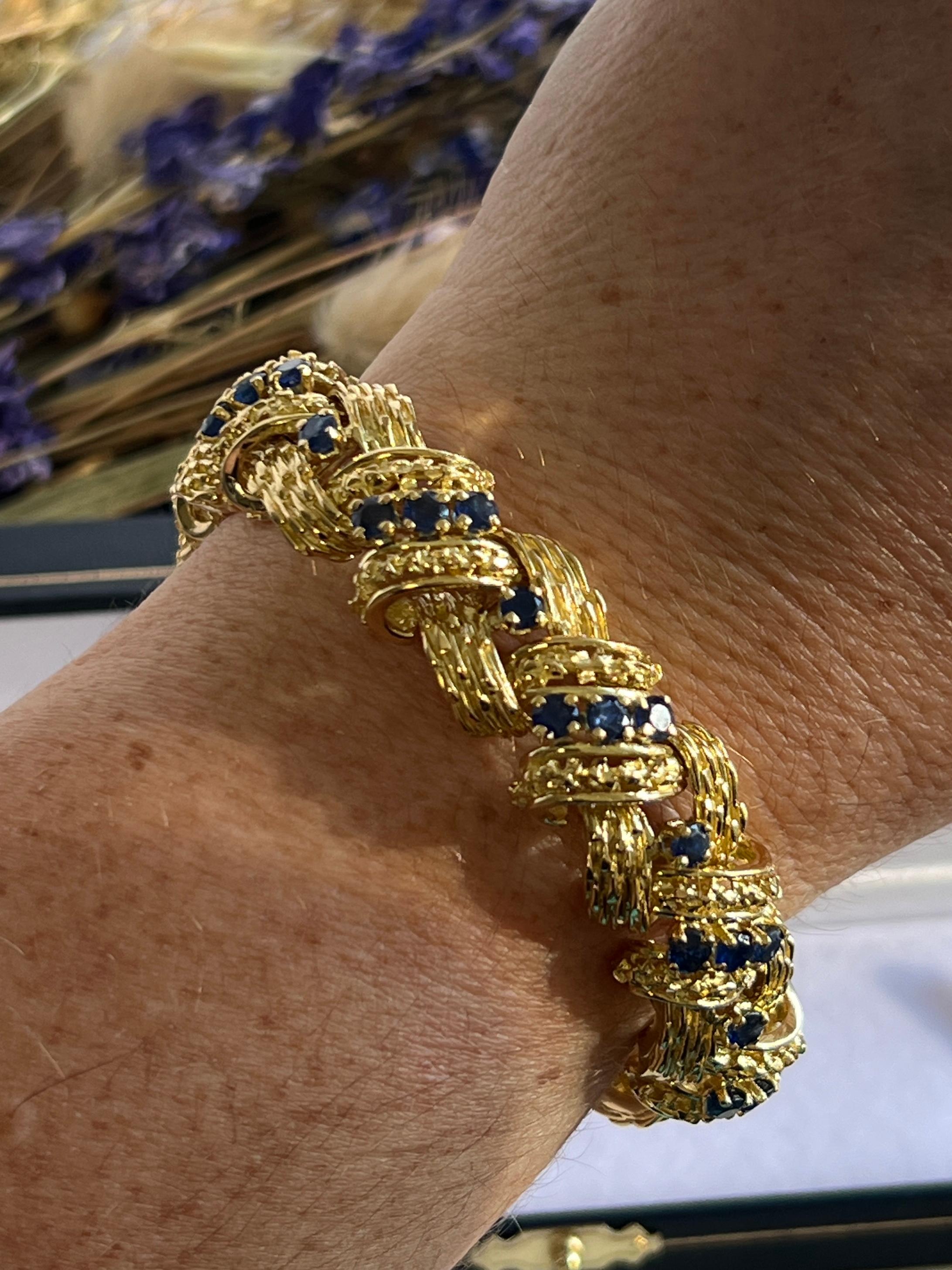 Round Cut Tiffany & Co. 8.80 Carat Blue Sapphire and 18k Yellow Gold Woven Bracelet