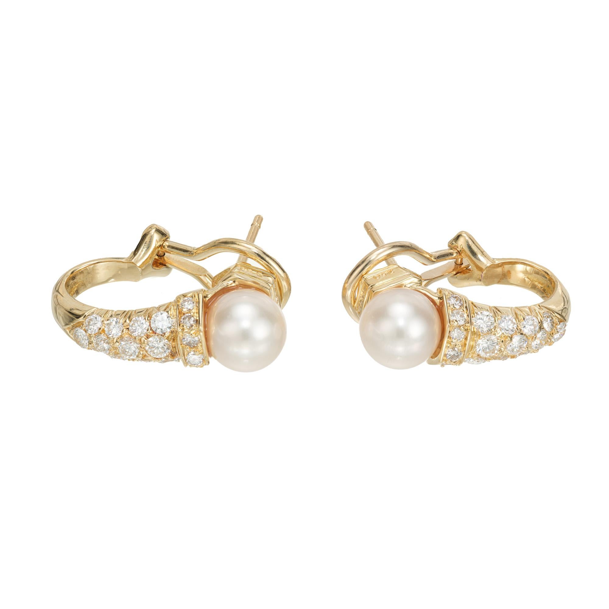 Tiffany & Co clip post pearl and diamond earrings. 2 cultured rose hue pears, set in 18k yellow gold semi hoop settings with 36 round brilliant cut accent diamonds. Both posts stamped T+Co.

2 cultured rose pearls, 7mm
36 round brilliant cut