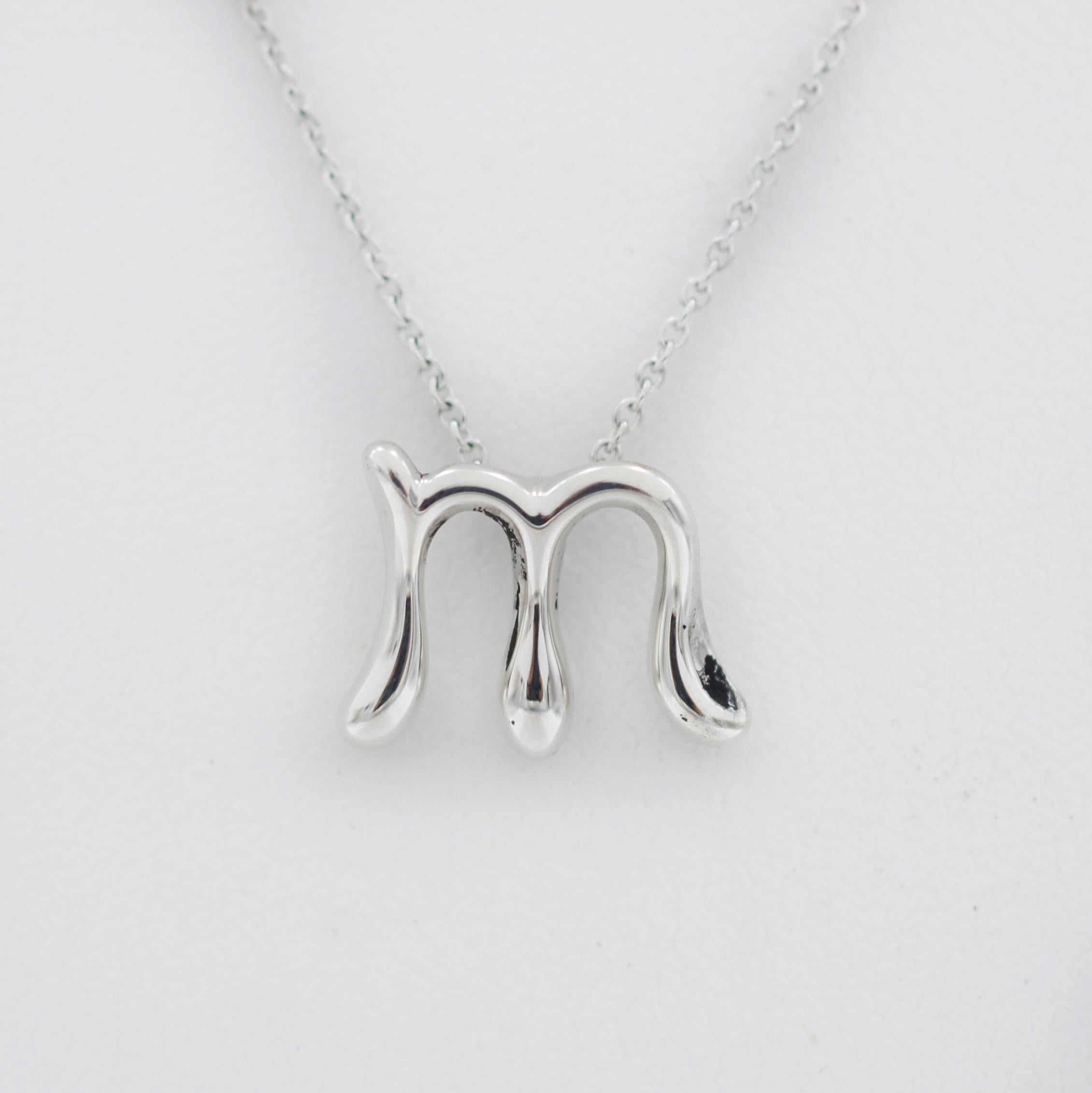 Tiffany & Co.
M letter of the alphabet
Pendant in sterling silver 925
On a 16