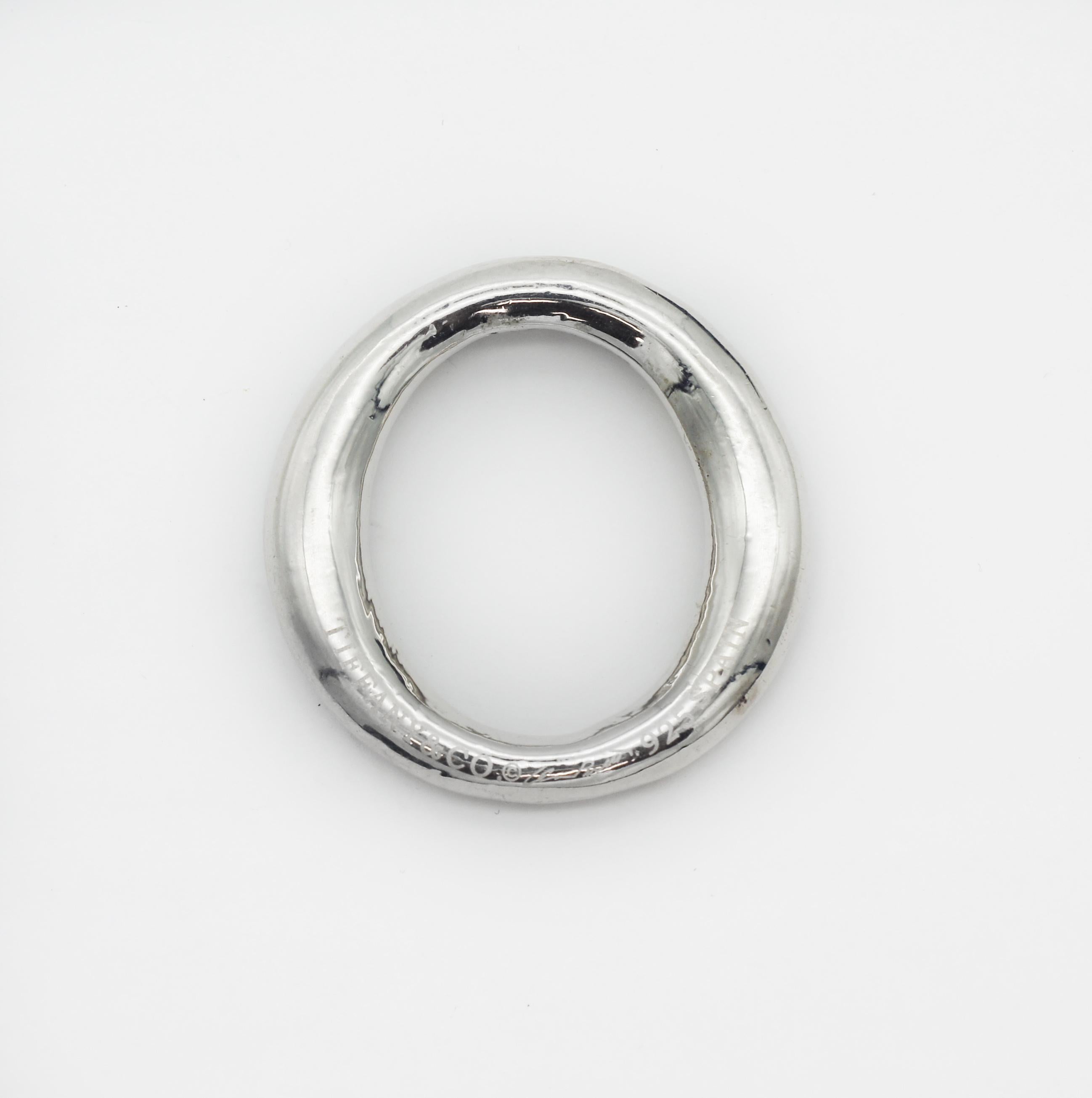 Tiffany & Co.
Elsa Peretti's elliptical form presents an intriguing figure.
Pendant in Silver
Size Large (Approx. 1.5