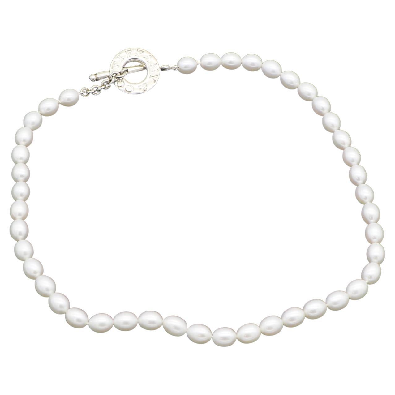 Tiffany & Co.
Argento 925
Perle d'acqua dolce
Chiusura a levetta
Circa 16