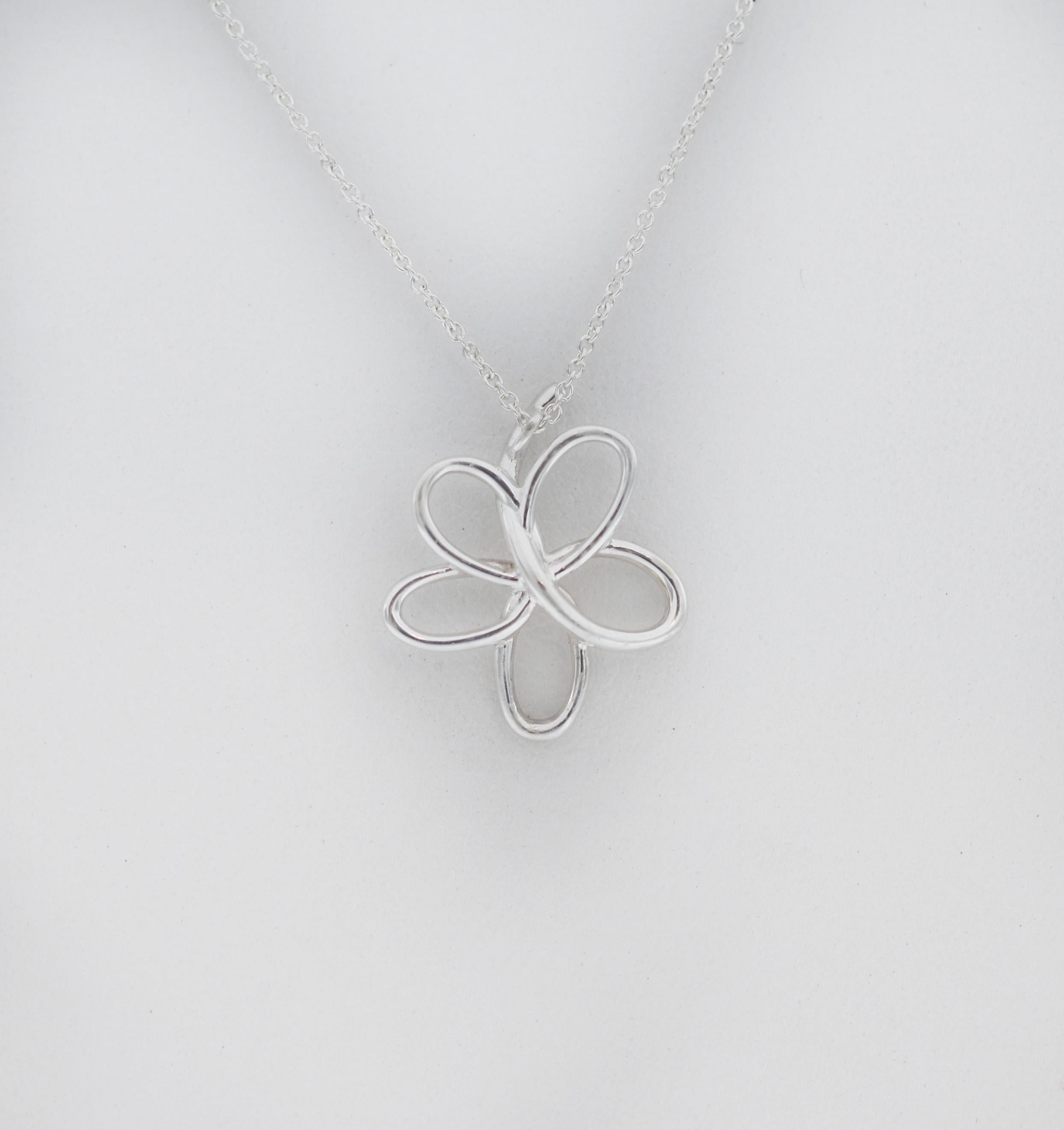 TIFFANY & CO.
Paloma Picasso
Villa flower
Pendant: .75
