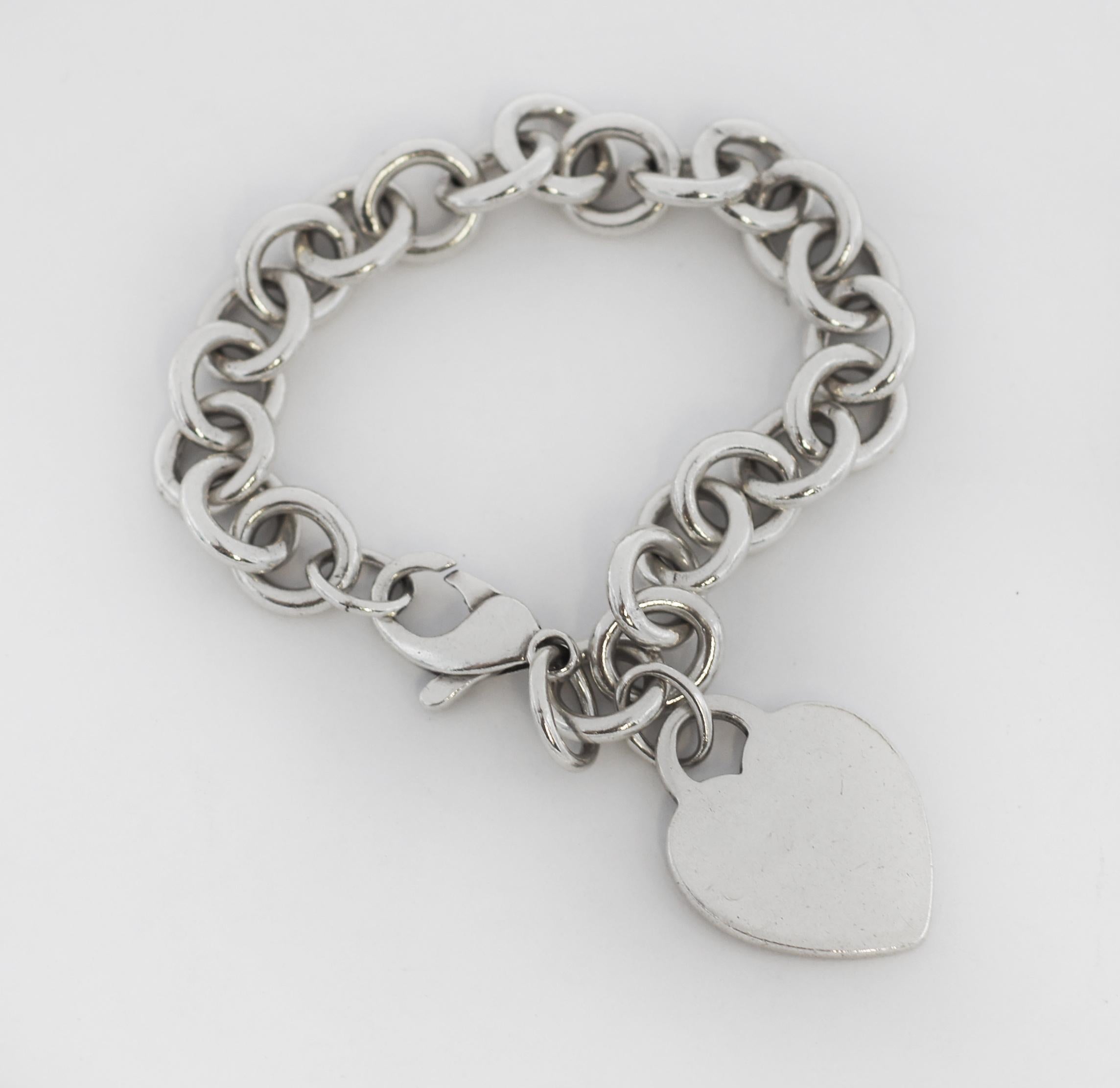 Tiffany & Co
925 Sterling Silver
Heart tag
Charm Bracelet
Approx.: 7.25