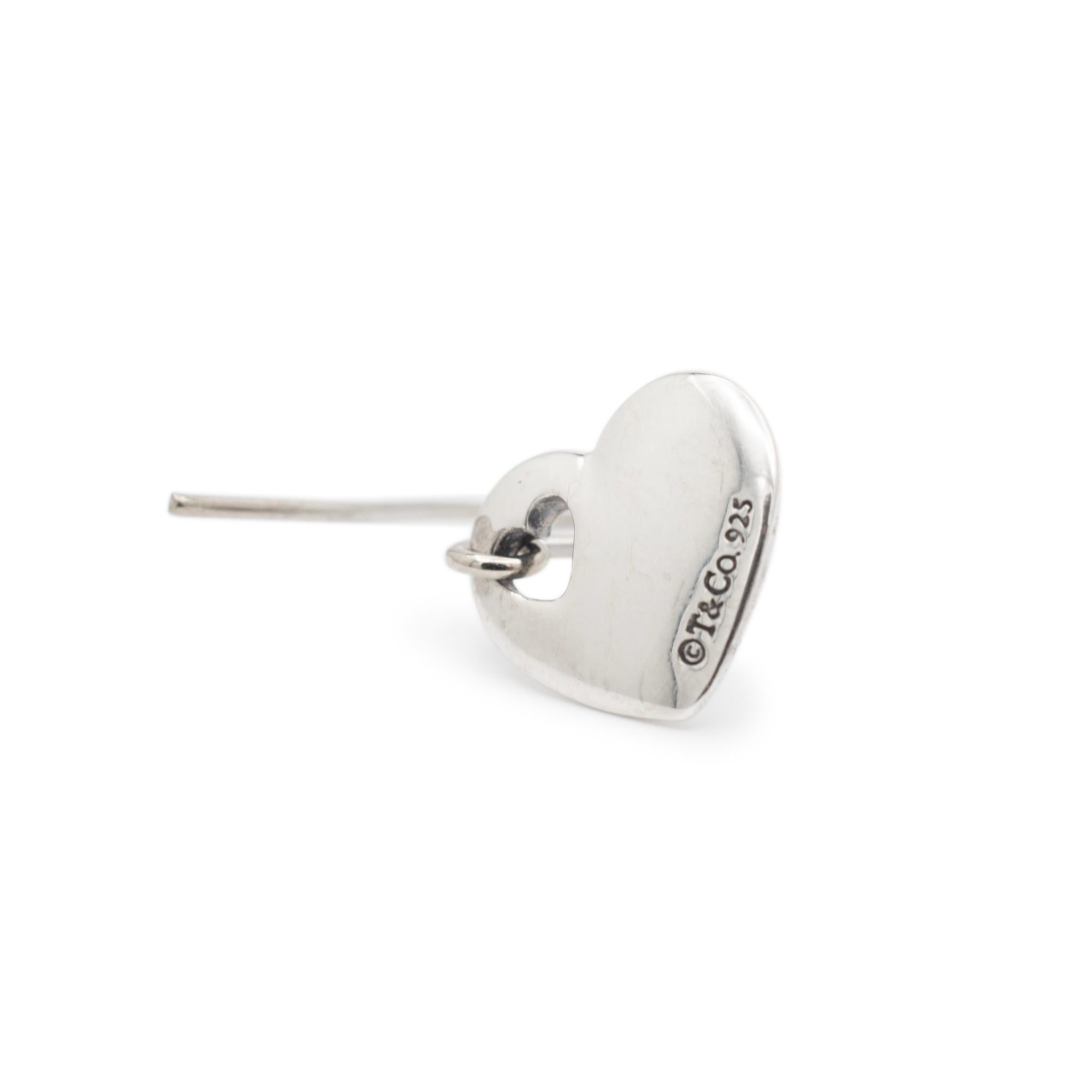 Marke: Tiffany & Co. 

Geschlecht: Damen

Metall Typ: 925 Sterling Silber

Länge: 9,50 mm

Breite: 10,30 mm

Gewicht: 2.00 Gramm

Silberne Tropfenohrringe für Damen. Die Marke 