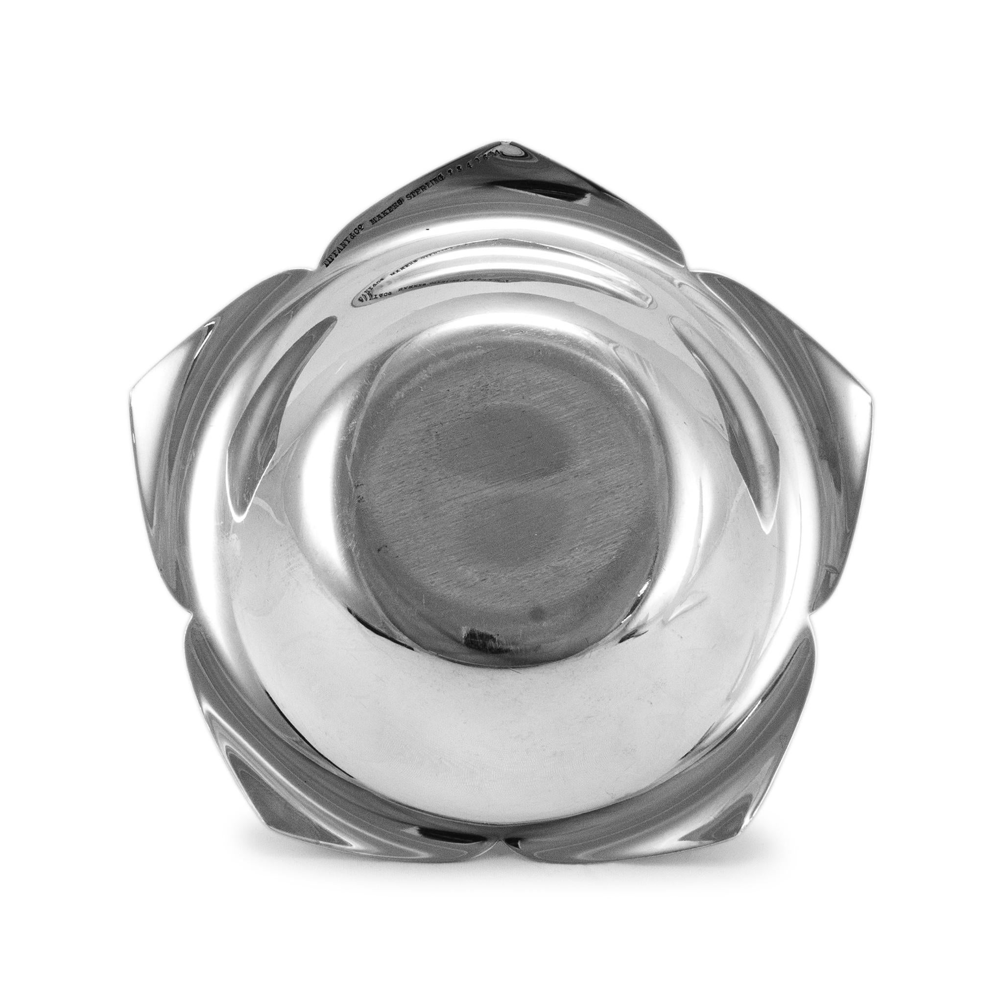 Ciotola portacaramelle a forma di foglia in argento 925 di Tiffany & Co. In condizioni ottime in vendita a Houston, TX
