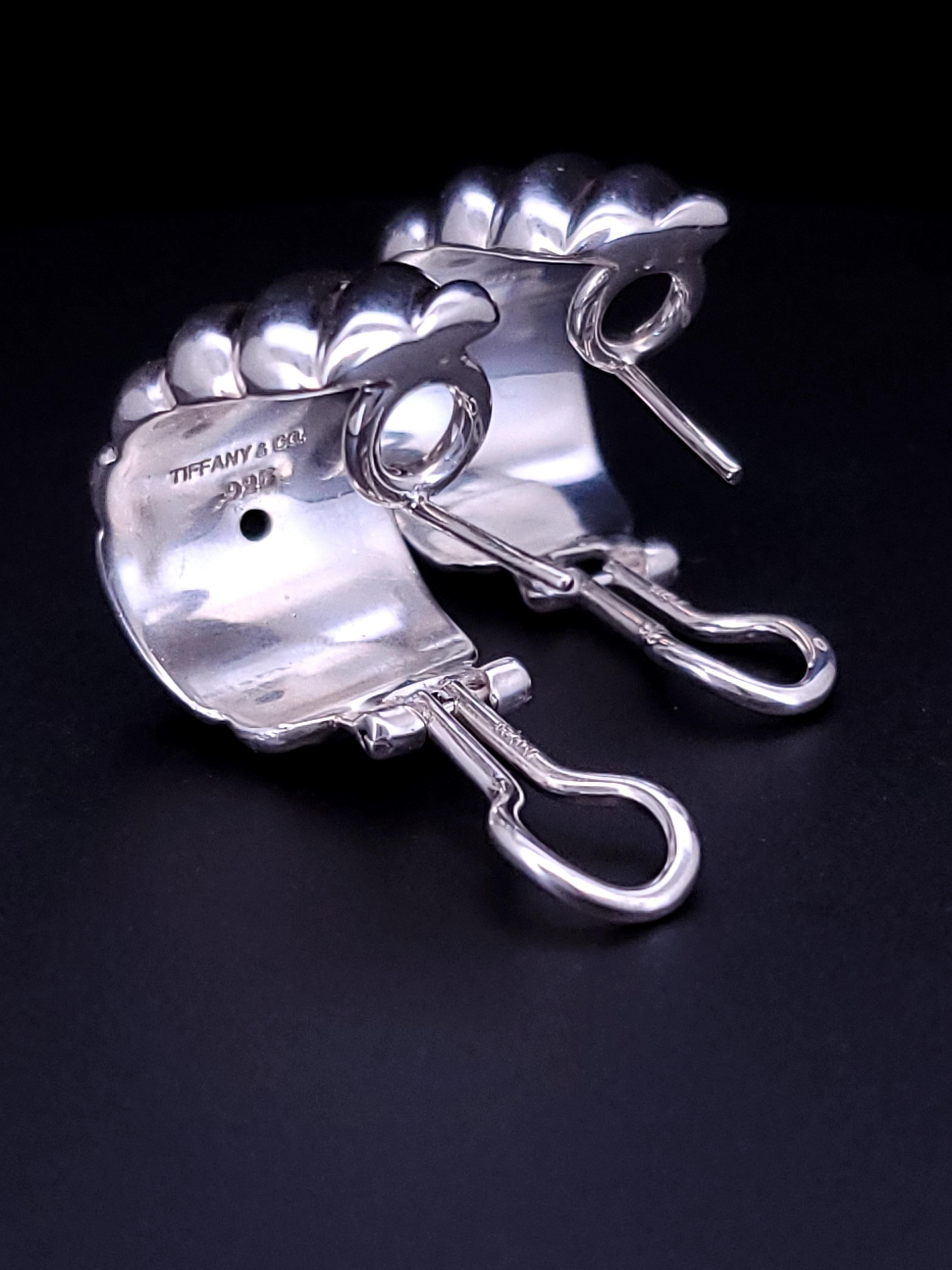 Tiffany & Co 925 Sterling Silver Vintage Earrings Puffed Shell  Omega Backs For Sale 1