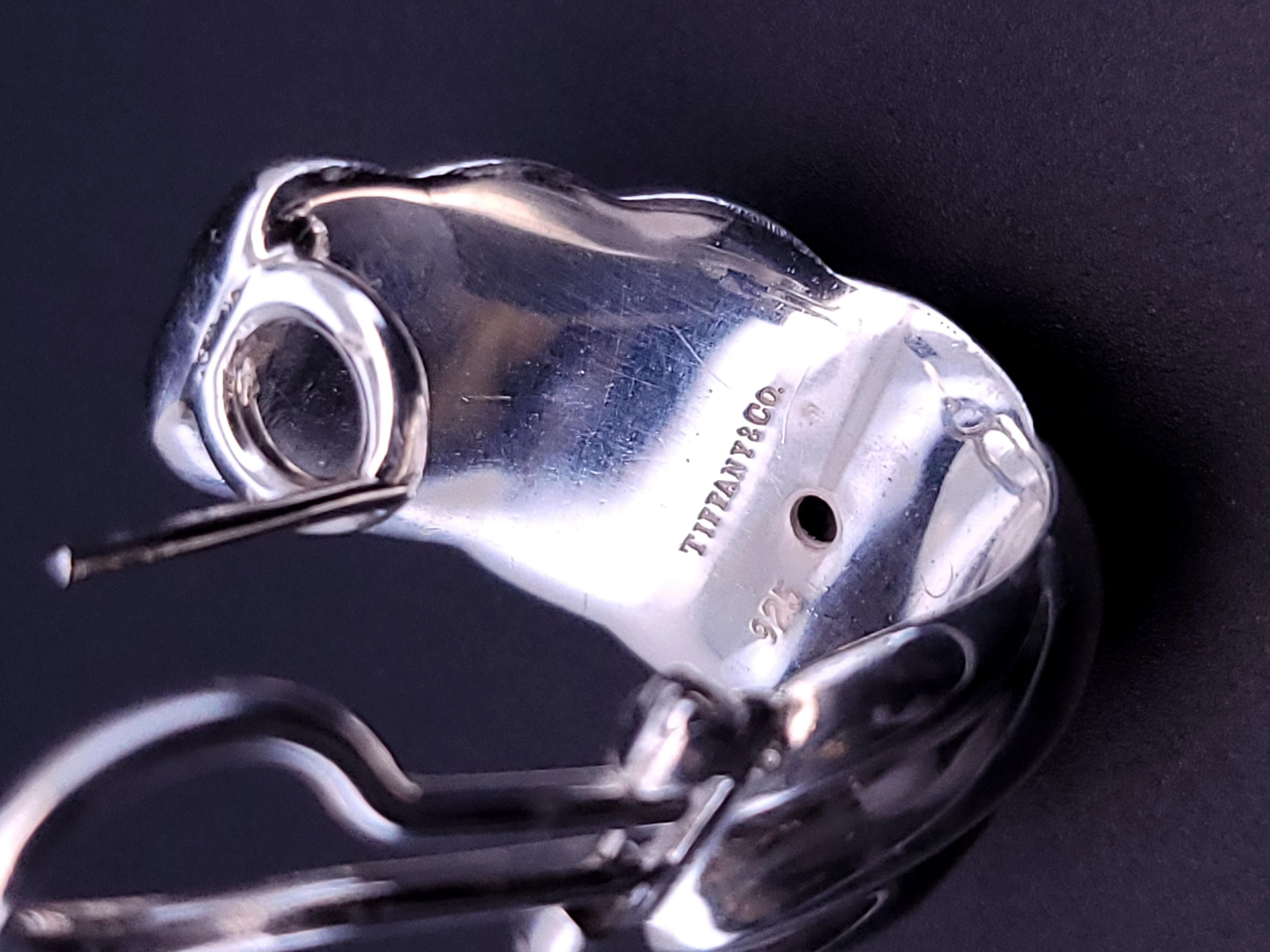 Tiffany & Co 925 Sterling Silver Vintage Earrings Puffed Shell  Omega Backs For Sale 4