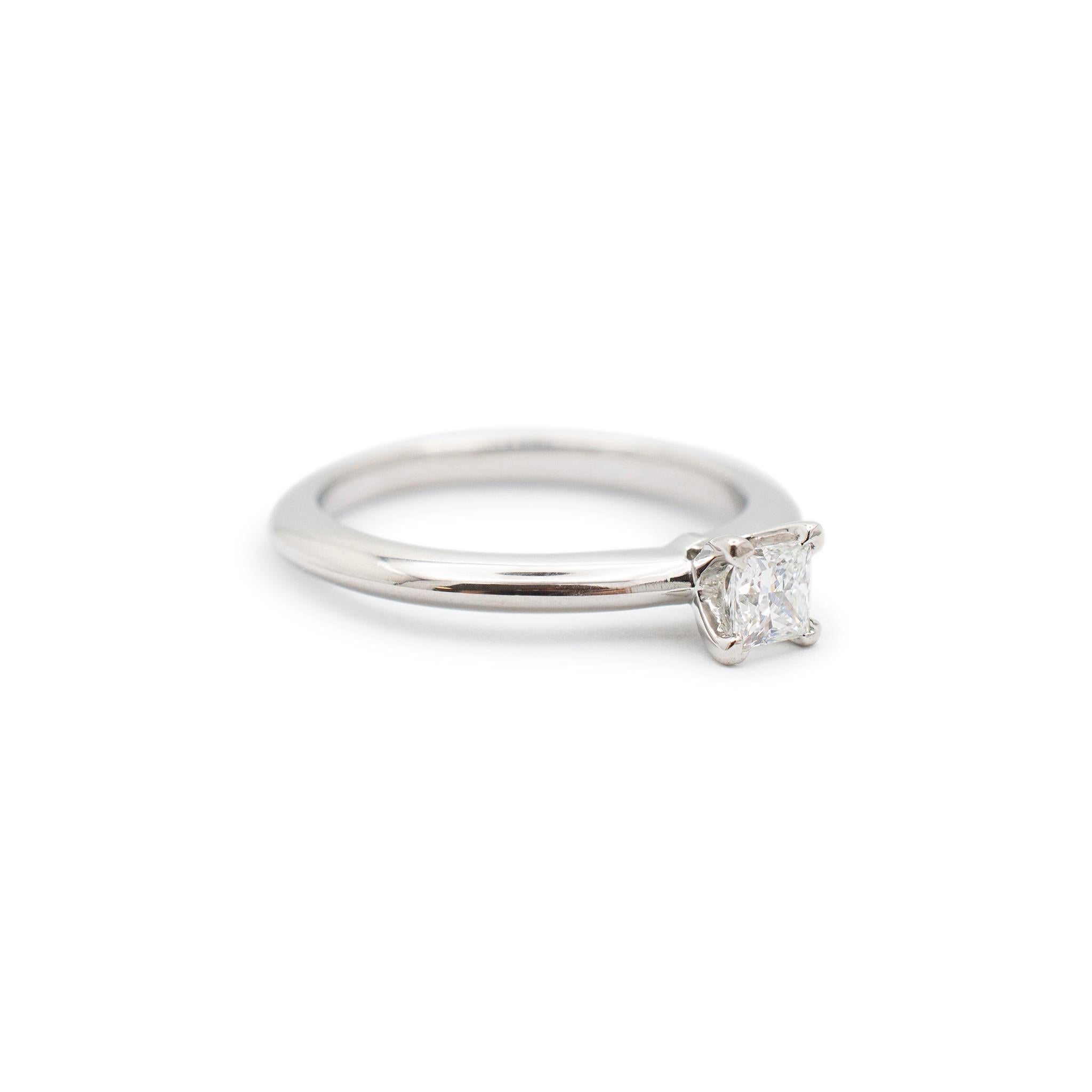 Tiffany & Co. 950 Platin 0,22 Prinzessinnenschliff Diamant Verlobungsring Versprechen im Zustand „Hervorragend“ in Houston, TX