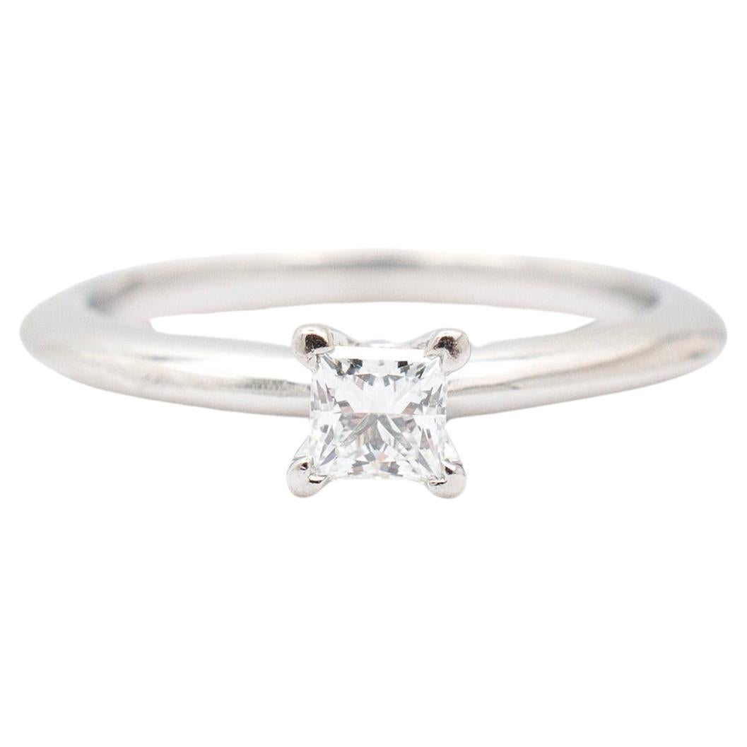 Bague de fiançailles Tiffany & Co. en platine 950 0,22 diamant de taille Princesse en vente