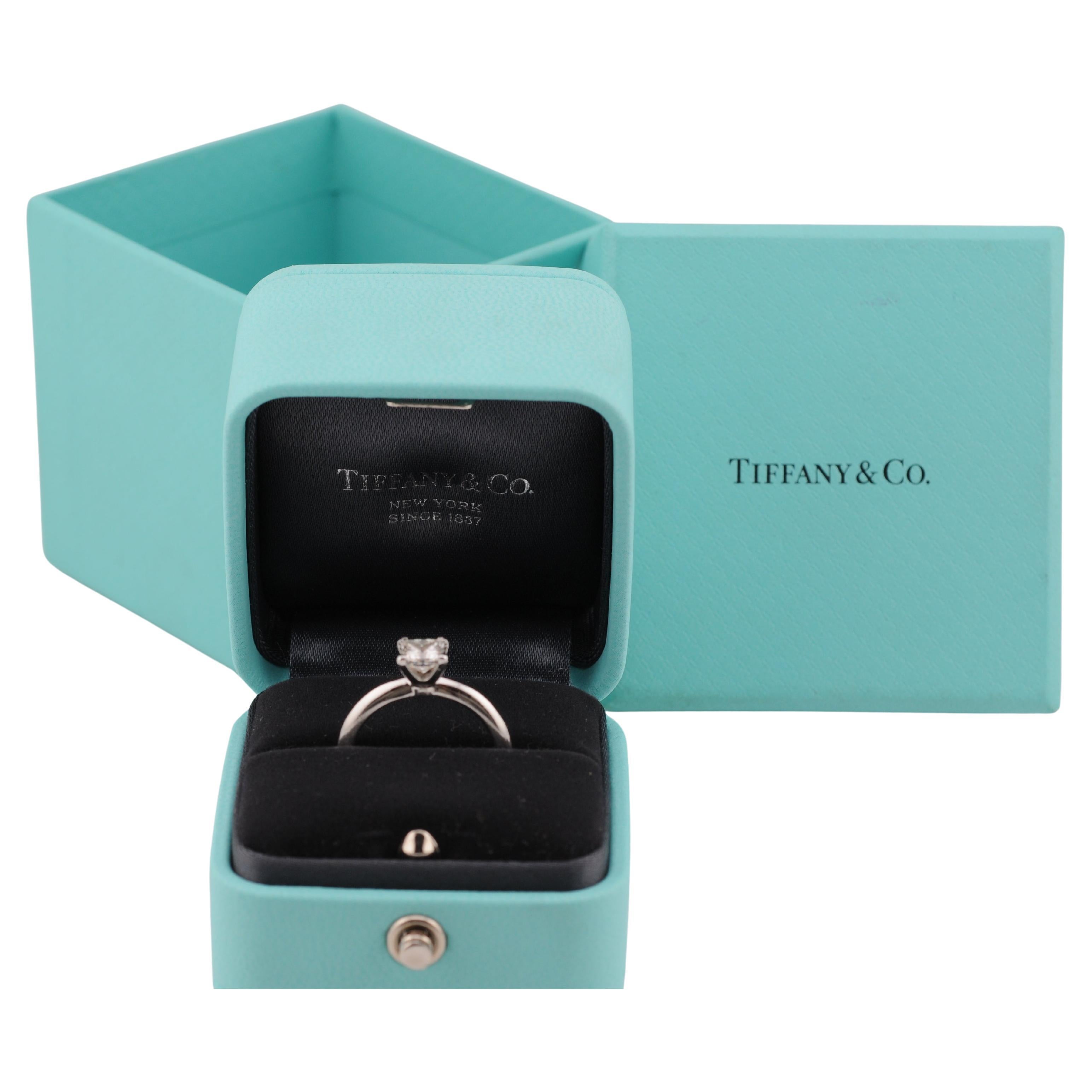 Tiffany & Co. Verlobungsring aus 950 Platin von Tiffany & Co. mit 0,70 Karat Diamant im Prinzessinnenschliff