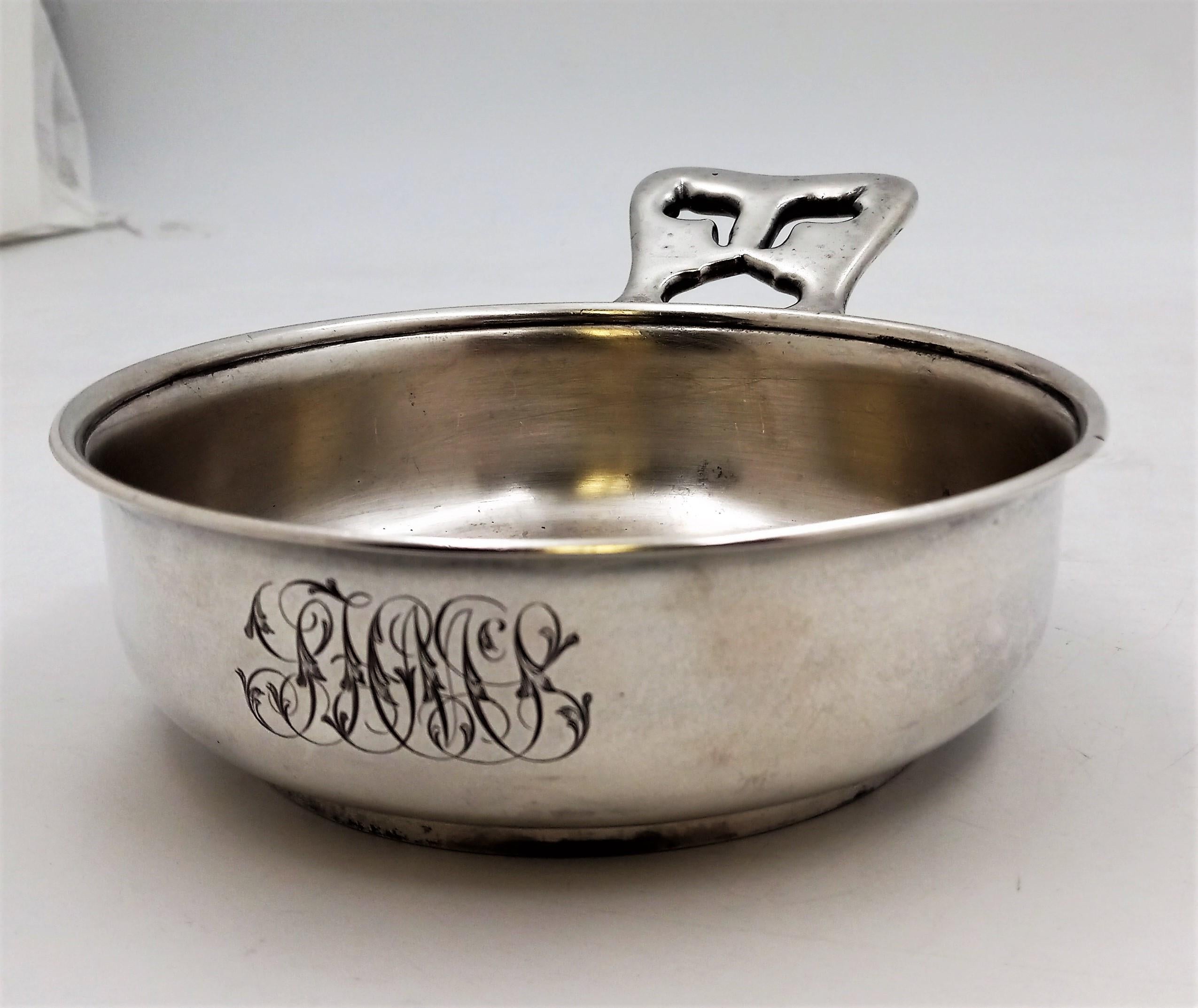 Plato porringer de plata esterlina estética de Tiffany & Co., hacia 1880. Medidas: 7 1/4