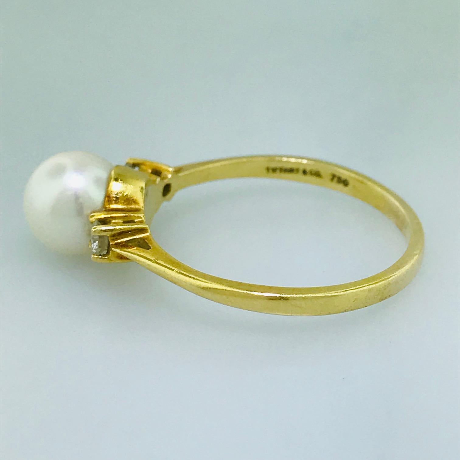 Tiffany & Co. Akoya Pearl and Diamond 18 Karat Gold Ring, Tiffany & Co. Original In Excellent Condition In Austin, TX