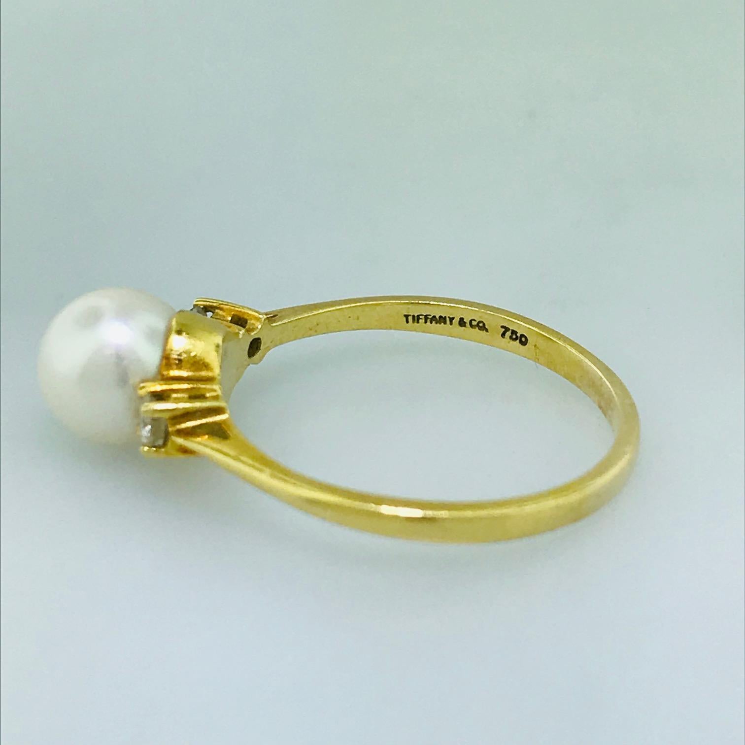 Women's or Men's Tiffany & Co. Akoya Pearl and Diamond 18 Karat Gold Ring, Tiffany & Co. Original