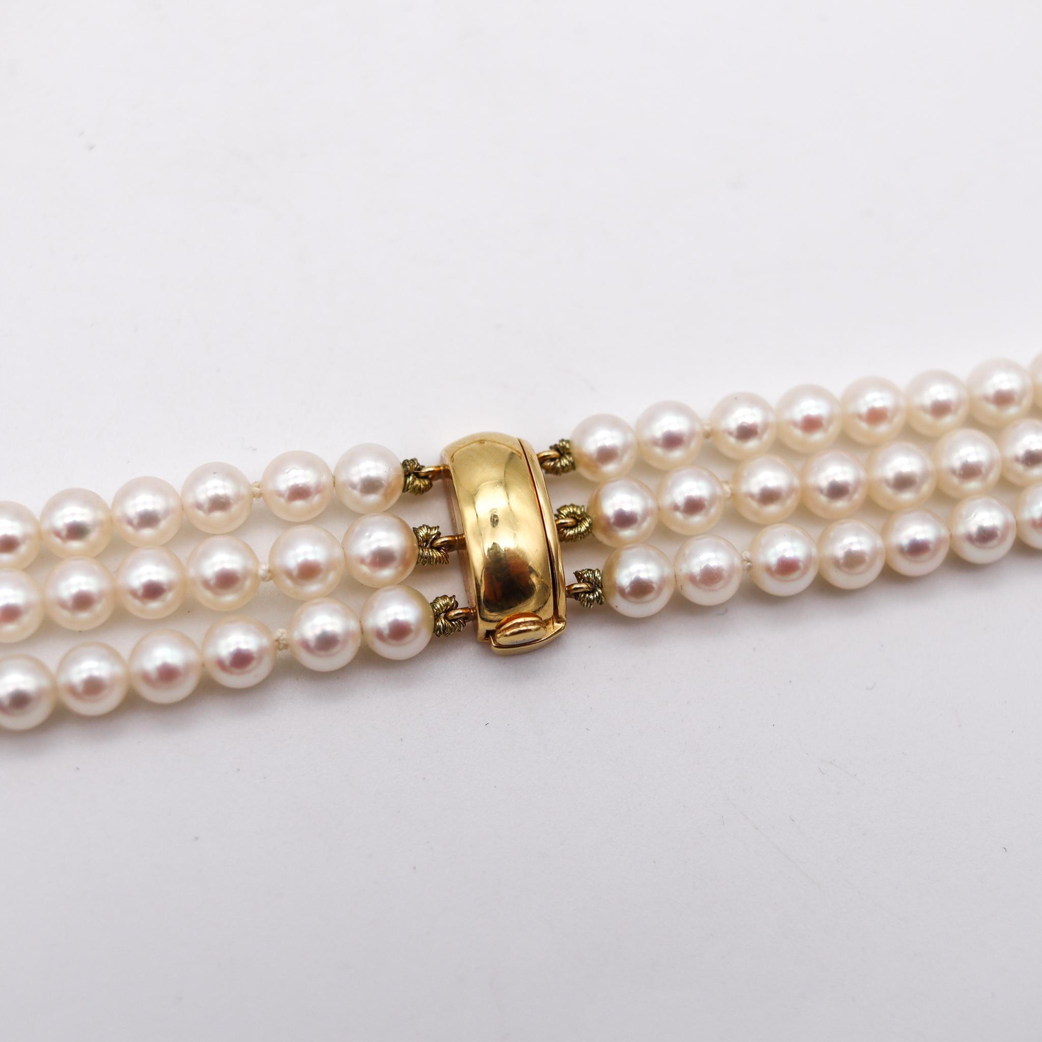 Round Cut Tiffany & Co. Akoya Pearls Necklace in 18kt Yellow Gold with Vvs Diamonds For Sale