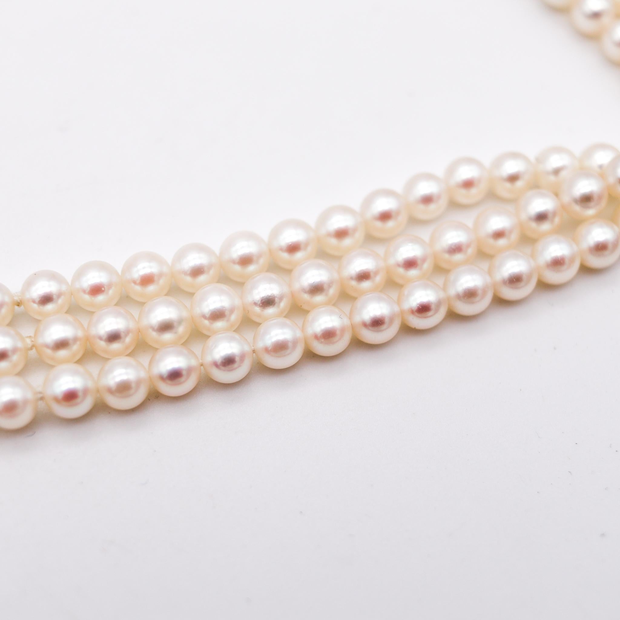 Tiffany & Co. Akoya Pearls Necklace in 18kt Yellow Gold with Vvs Diamonds In Excellent Condition For Sale In Miami, FL