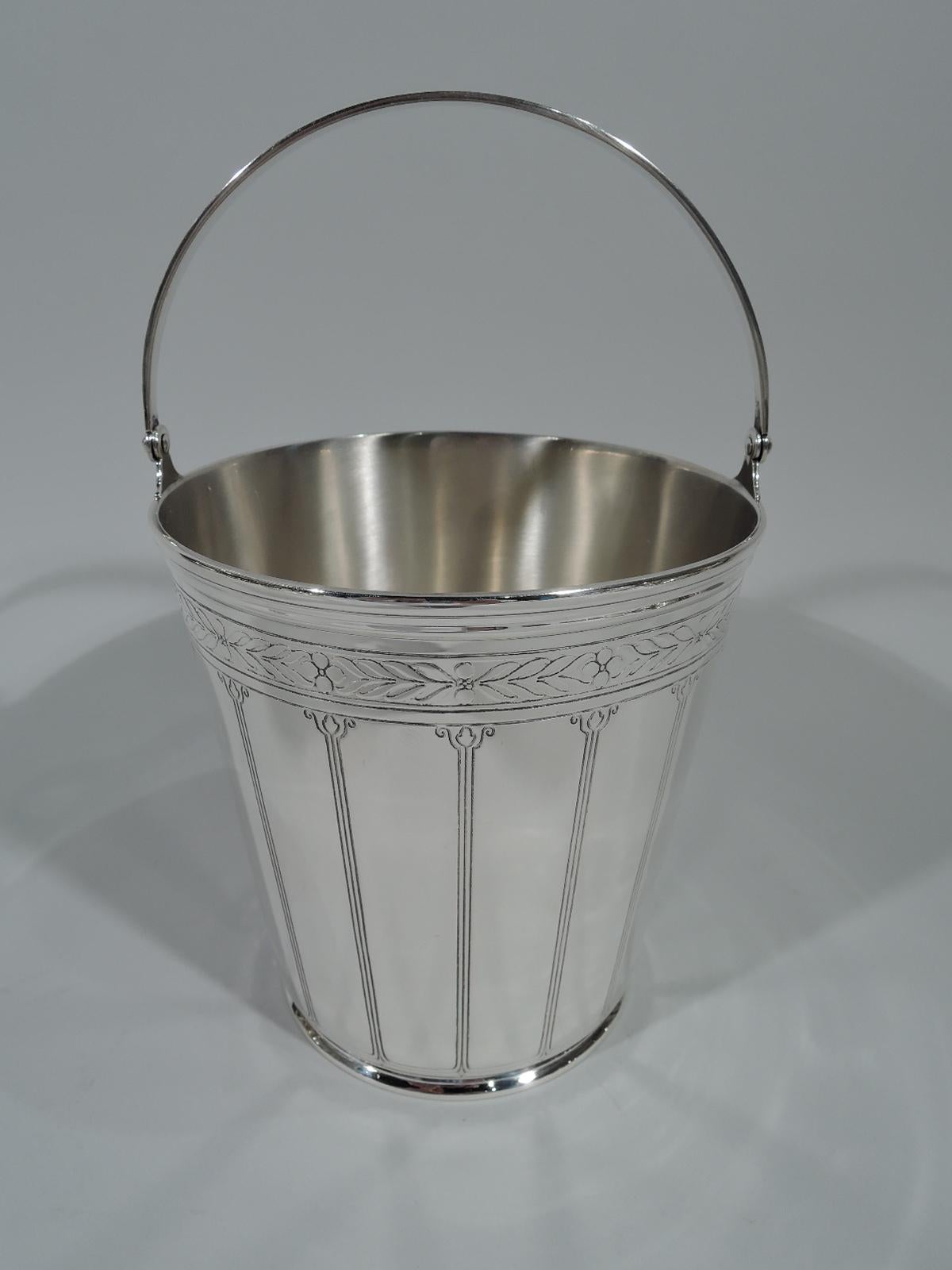 Tiffany & Co. American Art Deco Modern Sterling Silver Ice Bucket with Tongs In Excellent Condition In New York, NY