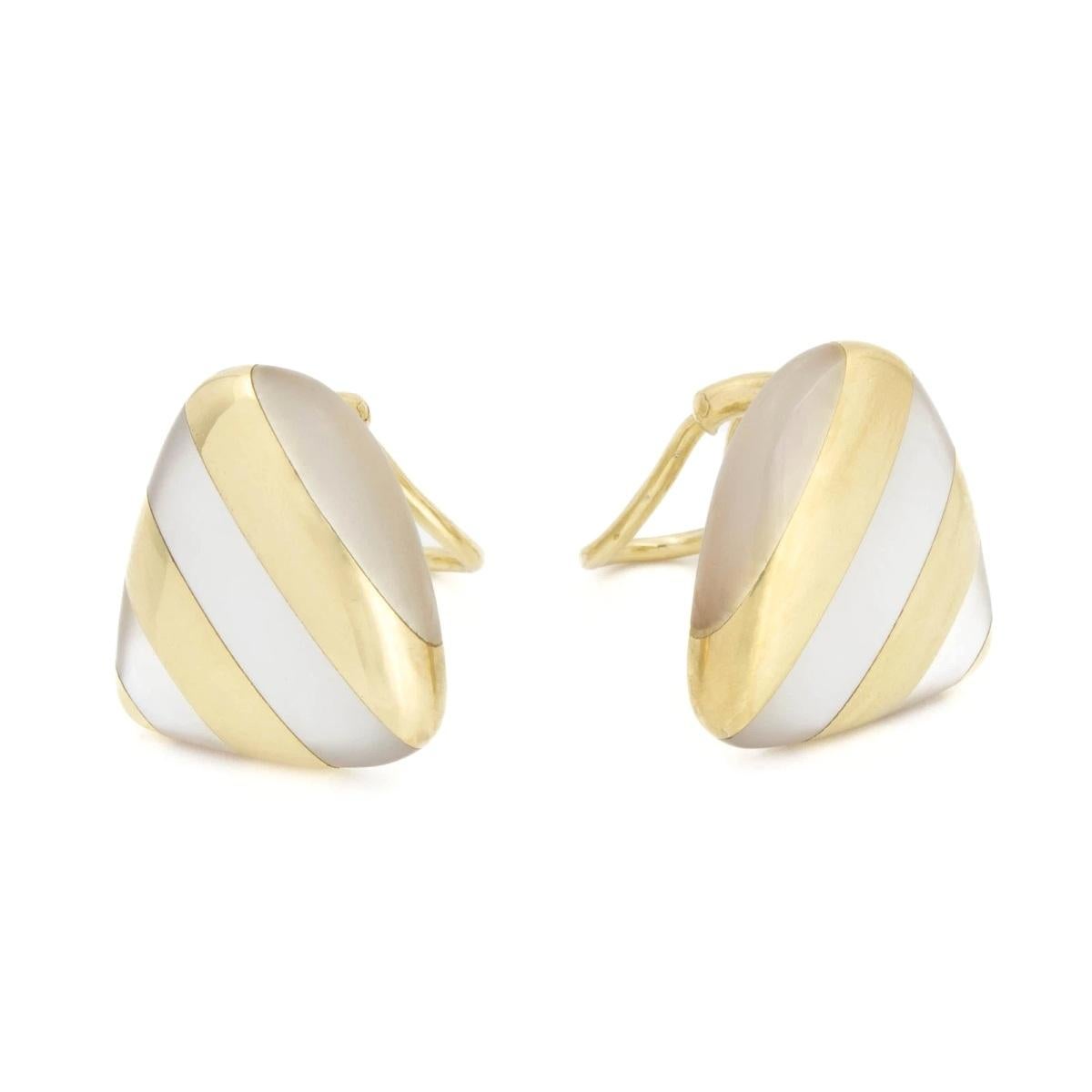 TIFFANY & Co. Angela Cummings 18K Gold Inlay Mother of Pearl Earrings

Metal: 18K Gold
Weight: 15.0 grams
Measurement: 21.5mm(0.85