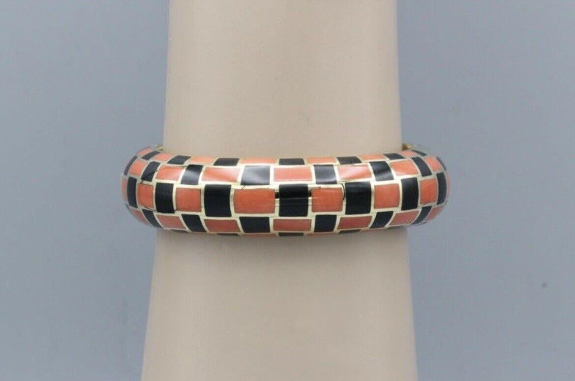 Square Cut TIFFANY & CO. ANGELA CUMMINGS 18k Yellow Gold, Coral & Black Jade Inlay Bangle For Sale