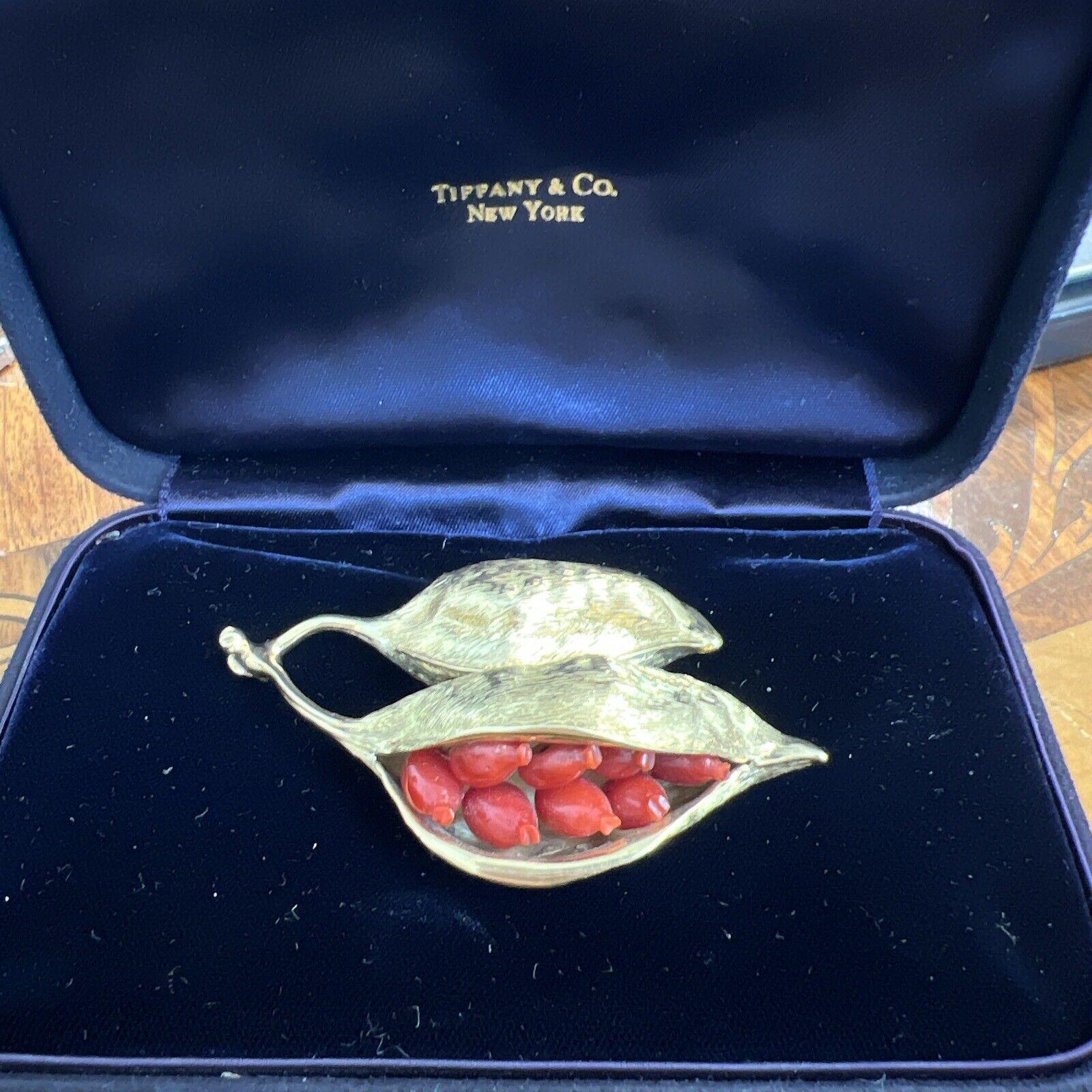 TIFFANY & CO. ANGELA CUMMINGS 18k YG & Coral Leaf Brooch w/Box Italy 1960s For Sale 6