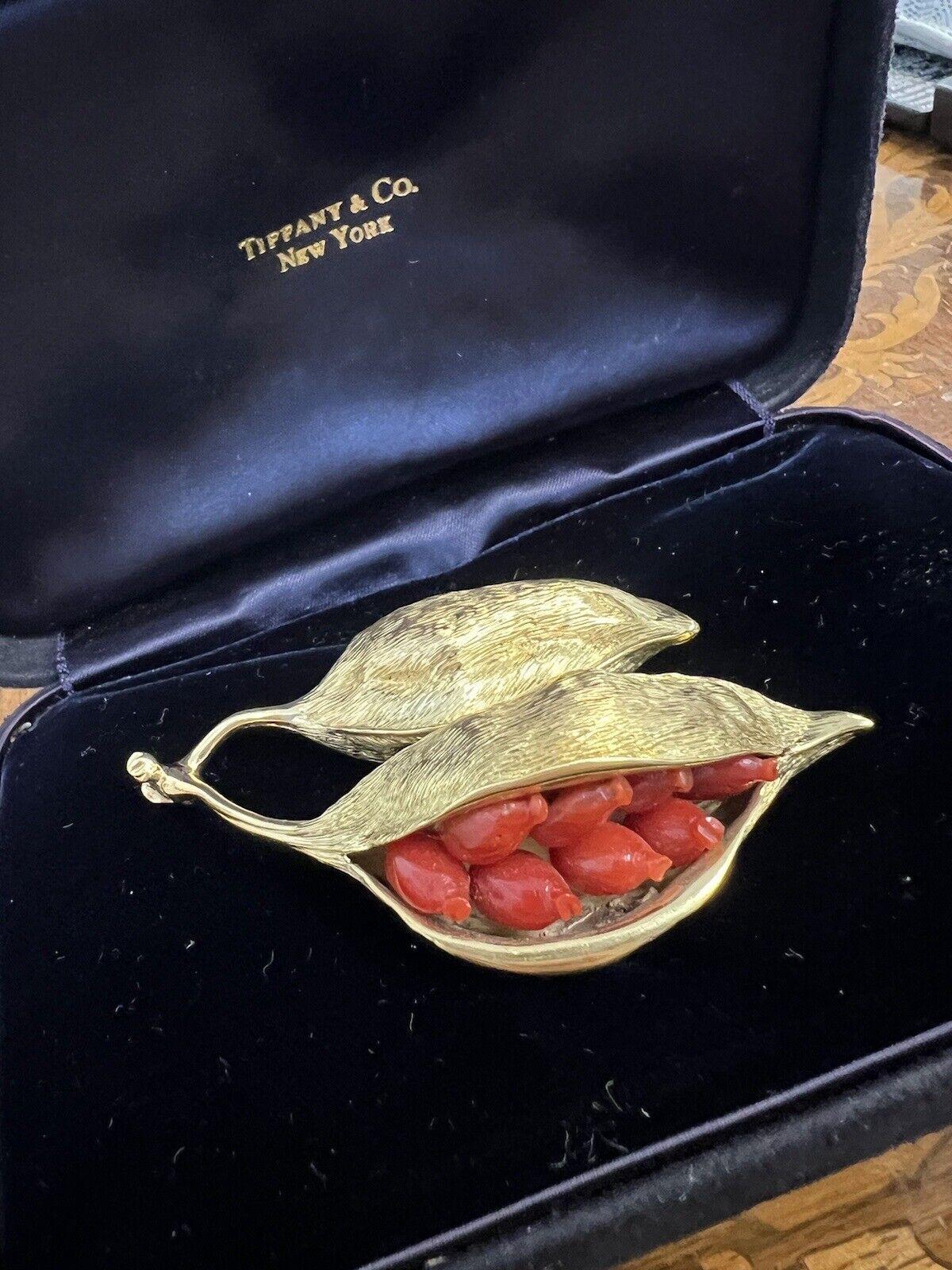 Tiffany & Co. Angela Cummings 18k Yellow Gold & Coral Leaf Brooch w/Box Vintage Circa 1960s

Here is your chance to purchase a beautiful and highly collectible designer brooch.  

The brooch is vintage from the 1960s.  The length is 2.75 inches. 