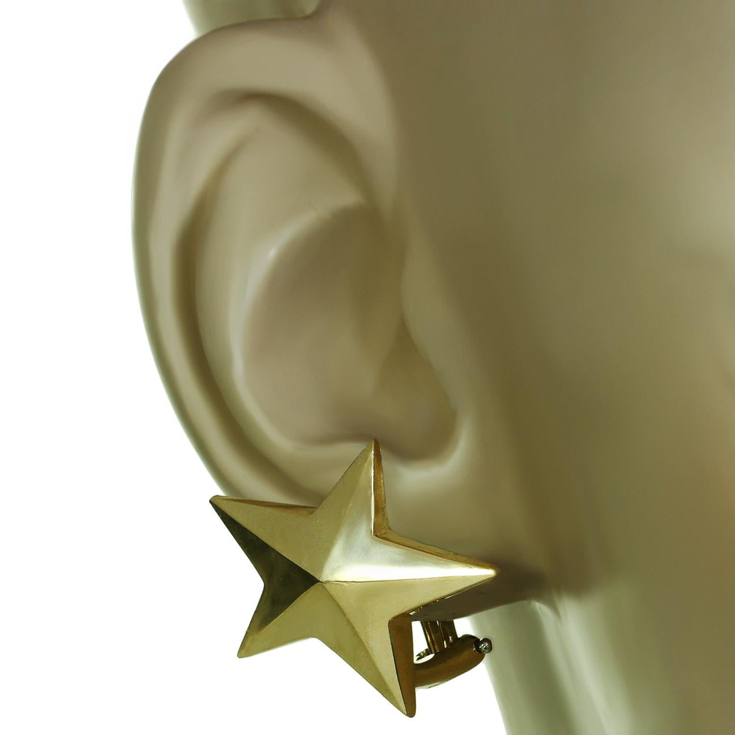 Tiffany & Co. Angela Cummings 5 Pointed Star Yellow Gold Clip-On Earrings In Good Condition In New York, NY