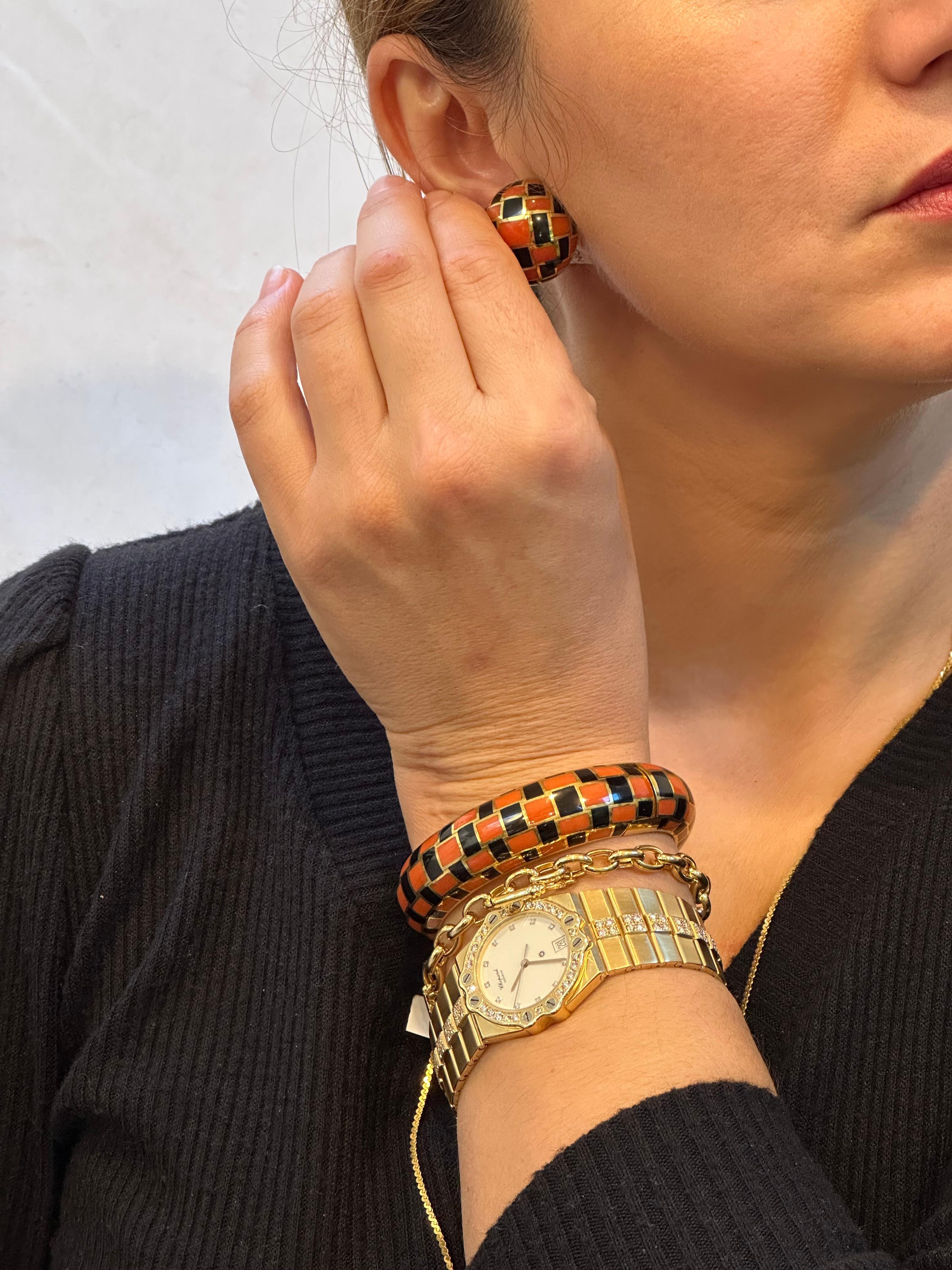 Tiffany & Co. Angela Cummings: 18 Karat Gold Armreif + Ohrringe mit Intarsien aus schwarzer Jade Koralle im Angebot 8