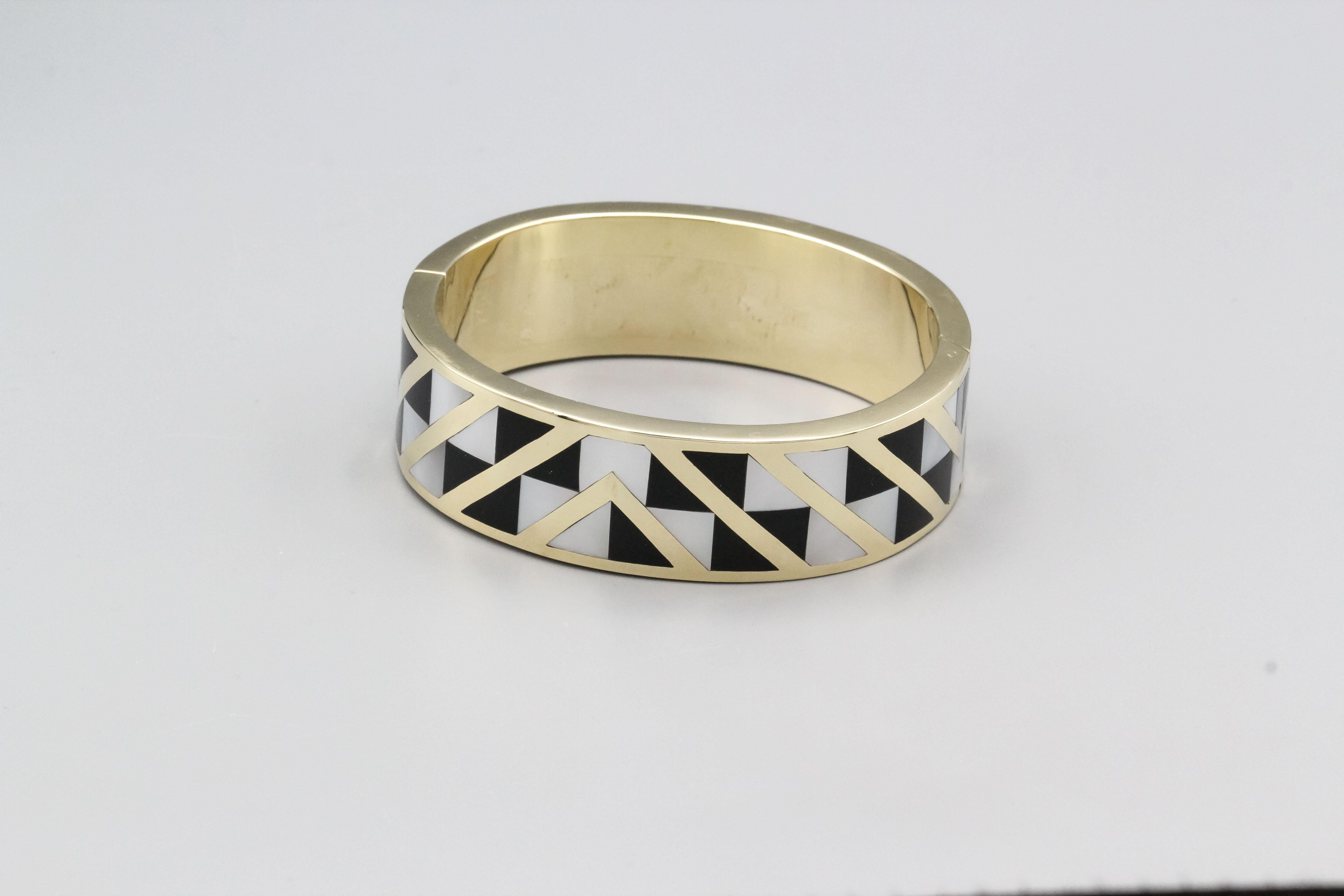 Tiffany & Co. Angela Cummings Inlaid Black Jade MOP 18k Gold Bangle Bracelet In Good Condition In New York, NY