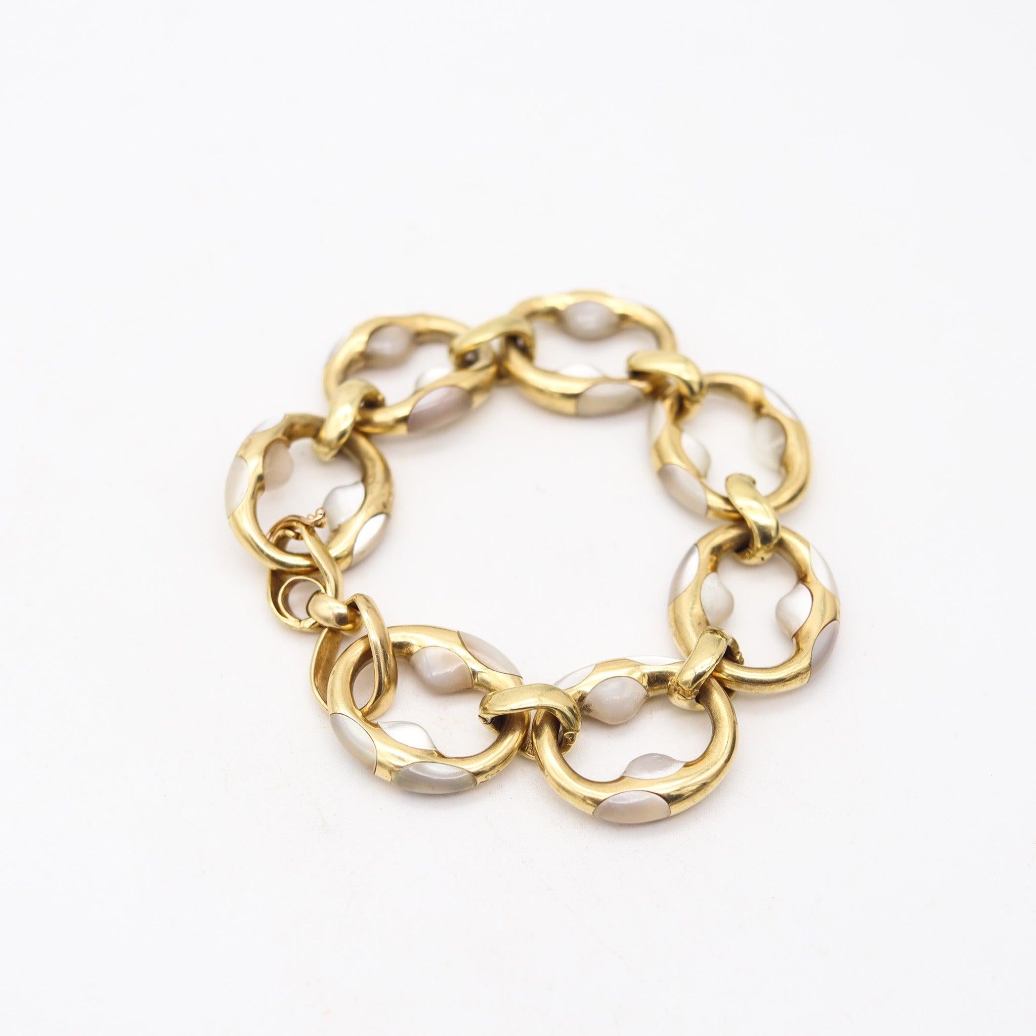 Modernist bracelet designed by Angela Cummings for Tiffany & Co.

This is a gorgeous sculptural bracelet created by Angela Cummings for Tiffany & Co. back in 1980. The rare bracelet was crafted in three-dimensions in solid yellow gold of 18 karats