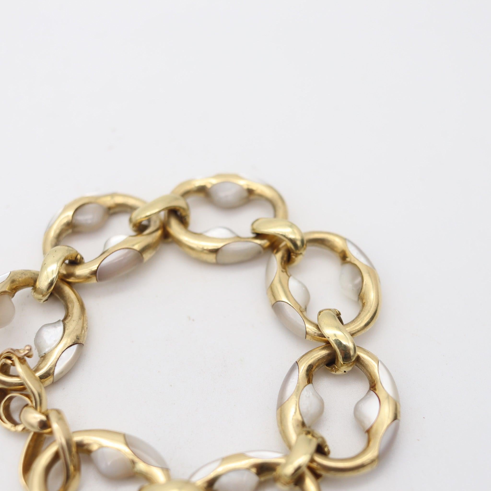TIFFANY & CO. Angela Cummings Modernist Bracelet In 18Kt Gold With Carved Nacre In Excellent Condition For Sale In Miami, FL
