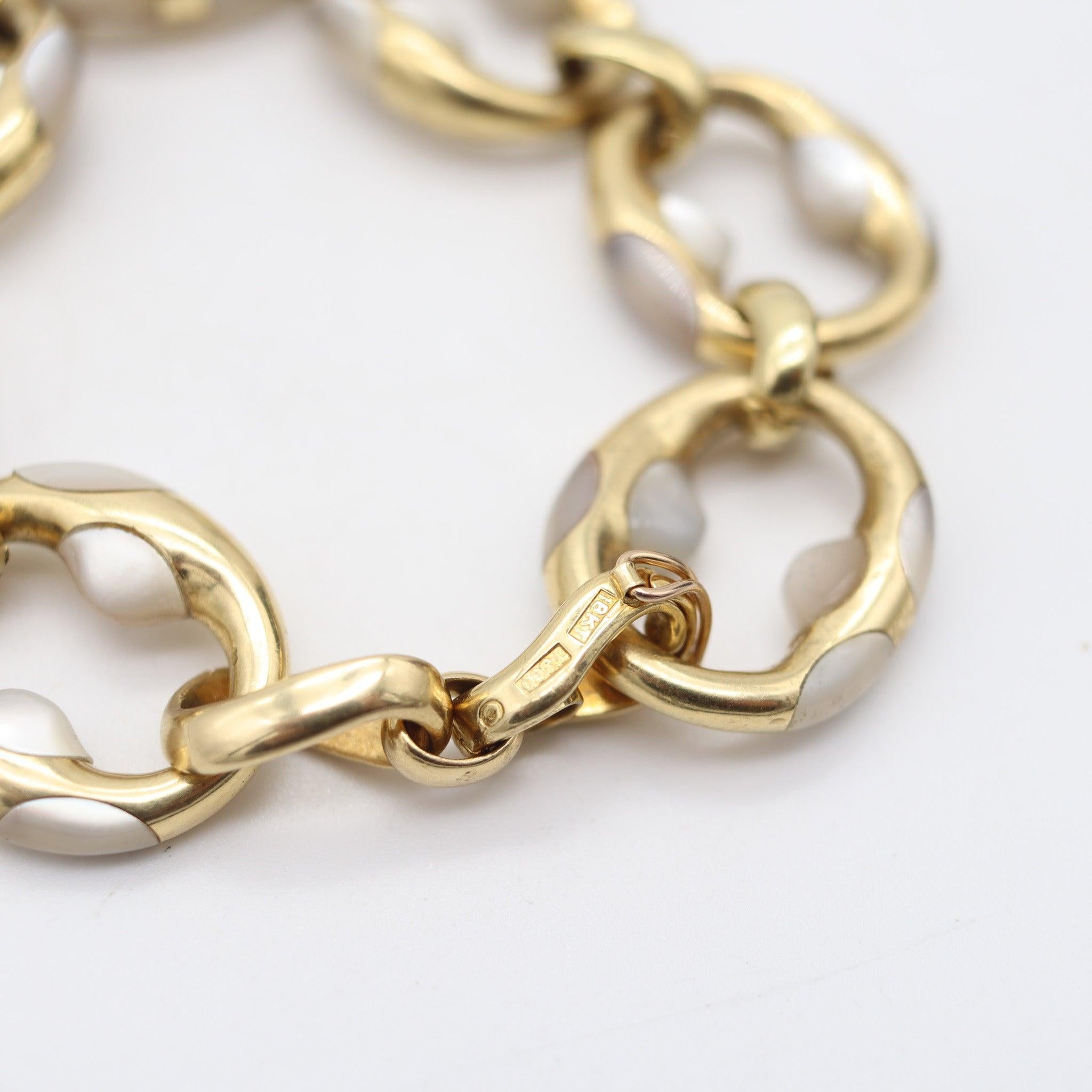 TIFFANY & CO. Angela Cummings Modernist Bracelet In 18Kt Gold With Carved Nacre For Sale 1