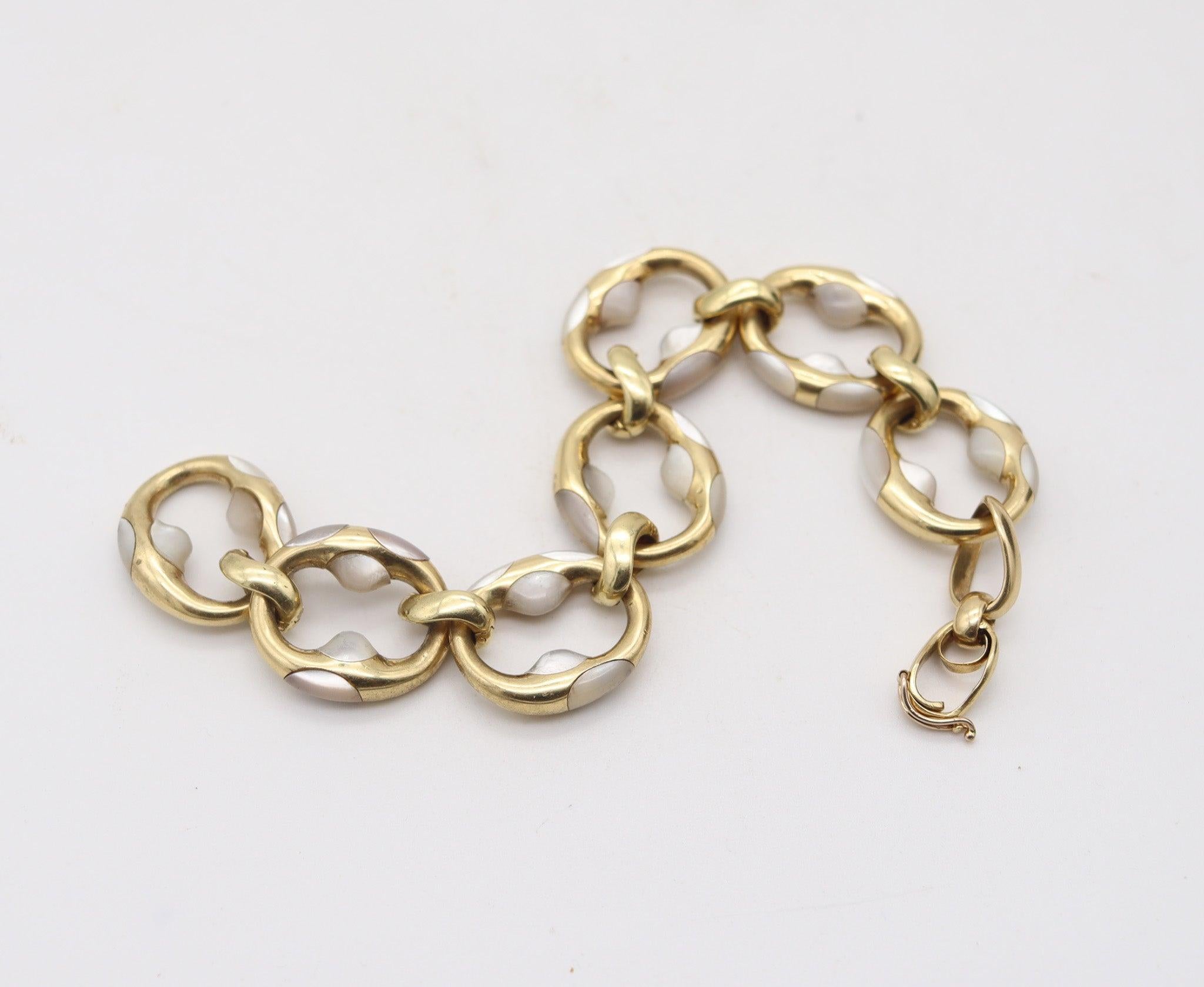 TIFFANY & CO. Angela Cummings Modernist Bracelet In 18Kt Gold With Carved Nacre For Sale 5