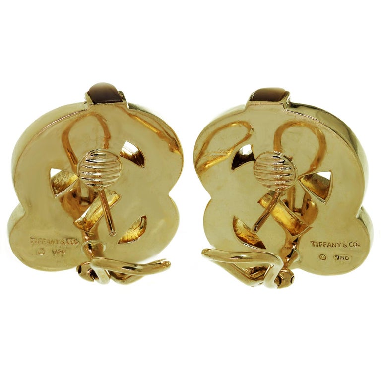 Tiffany and Co. Angela Cummings Perlmutt-Ohrringe mit Knoten aus Gelbgold  im Angebot bei 1stDibs