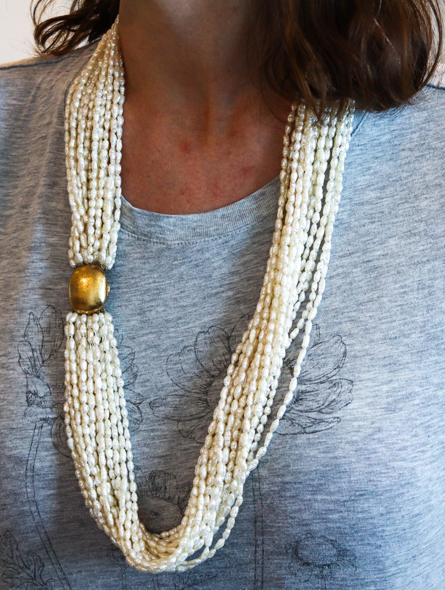 Pearls necklace designed by Angela Cummings for Tiffany & Co.

This is a rare modernist necklace, created in New York city at the Tiffany & Co. by Angela Cummings, back in the 1990. This long necklace is very elegant and was made in a naive shape