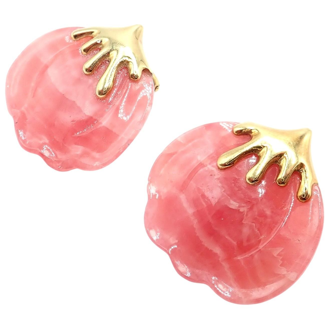 Ohrringe aus 18k Gelbgold mit rosa Achatblättern von Angela Cummings für Tiffany & Co.
Mit rosa Achat-Steinen.
Die Authentic Tiffany & Co Angela Cummings Petal Earrings zeichnen sich durch einen handgeschnitzten rosa Stein aus, der in glattes 18k