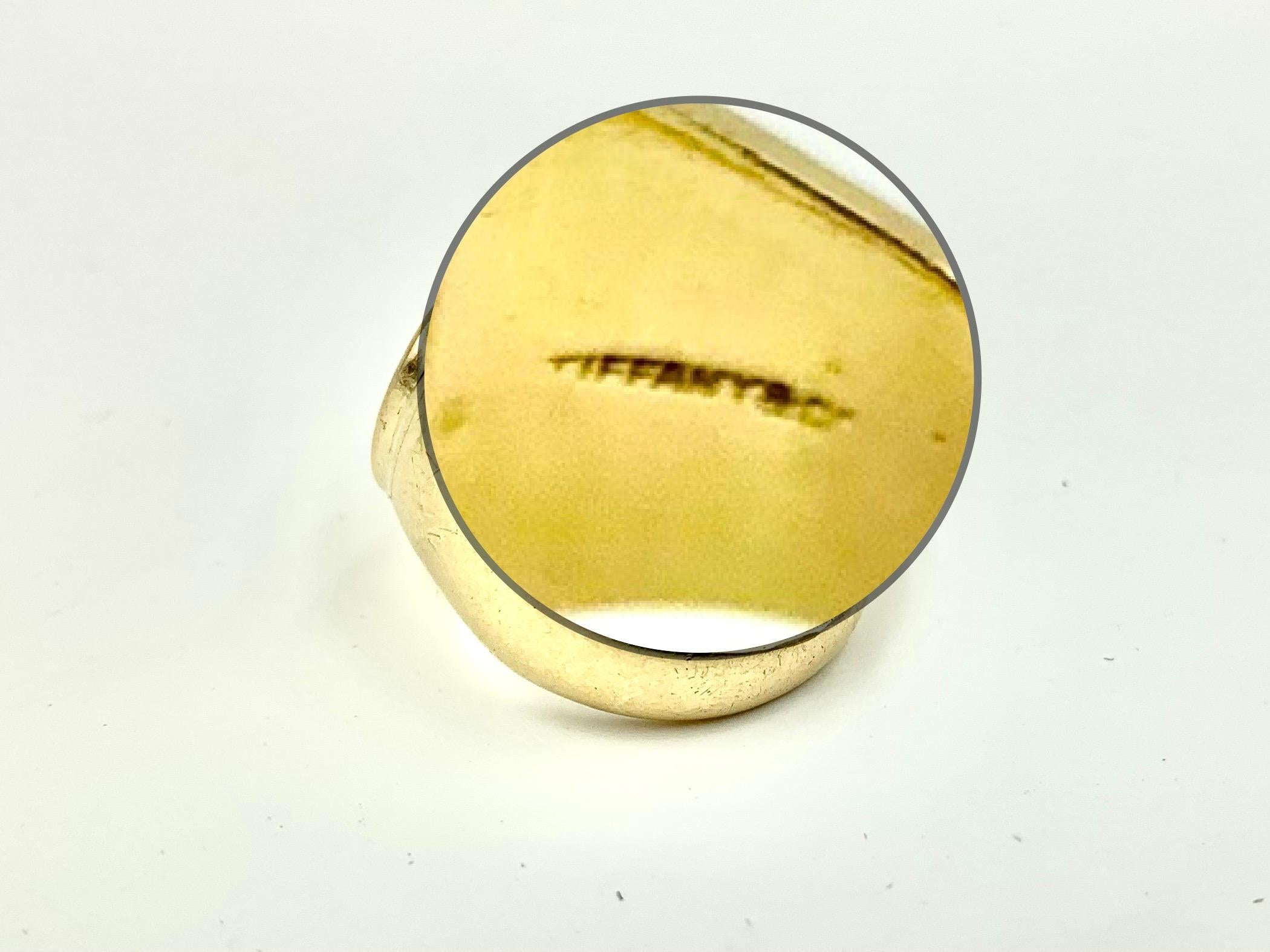 Tiffany & Co. Bague chevalière ancienne en or jaune 14K à écusson en intaille en cornaline en vente 1