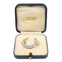 Tiffany & Co. Broche en forme de croissant en or ancien de 3::50 carats et platine &