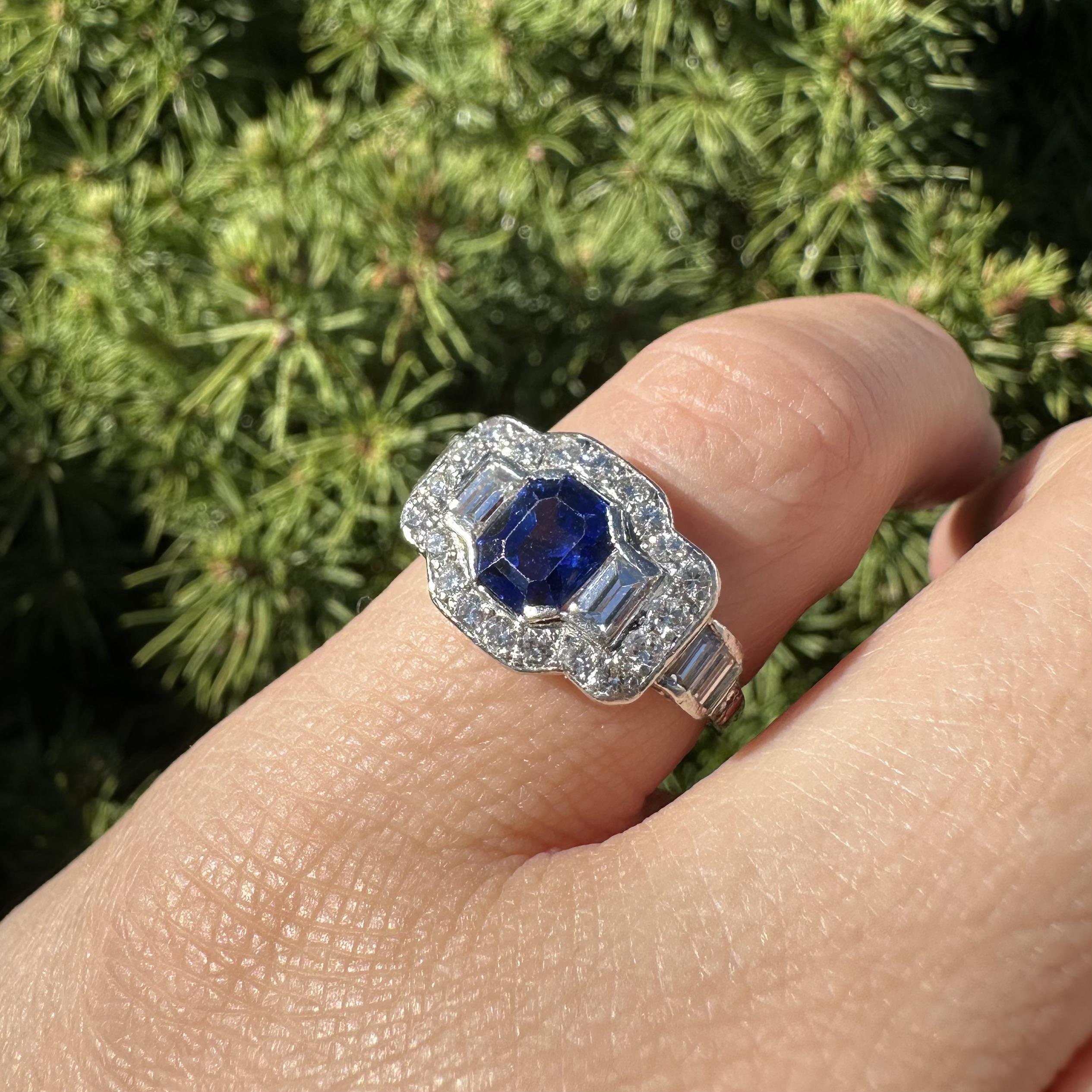 Tiffany & Co. Antico anello in platino Art Deco Royal Blue No Heat con zaffiro e diamante in vendita 5