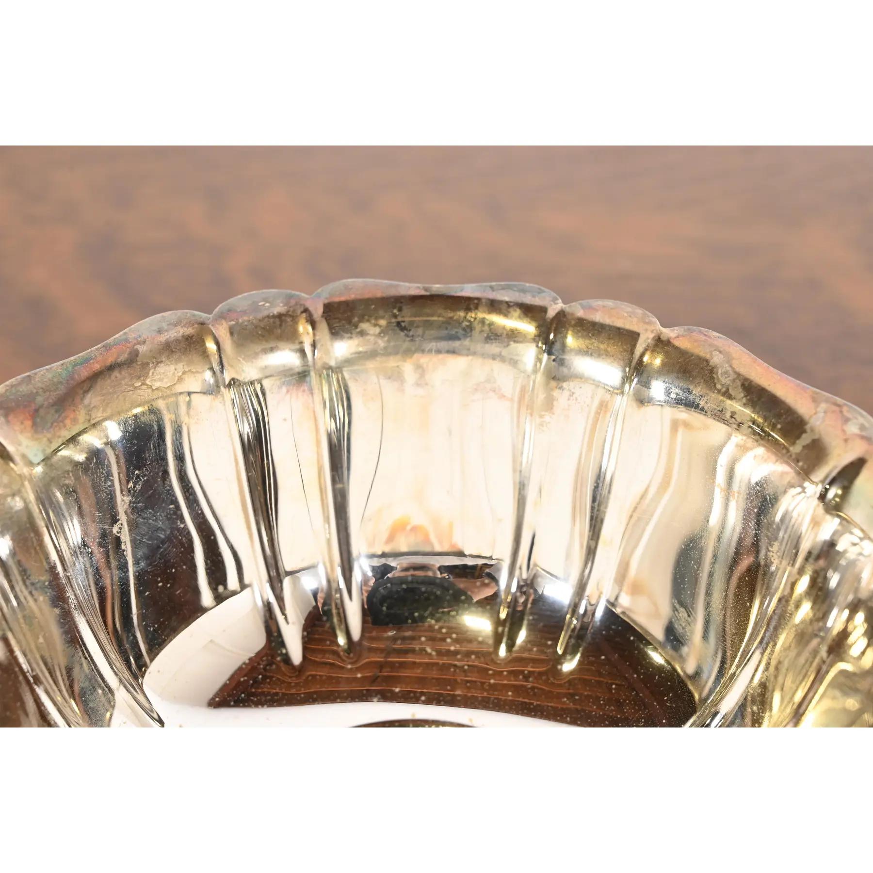 20ième siècle Tiffany & Co. Bol antique en métal argenté Art Deco en vente
