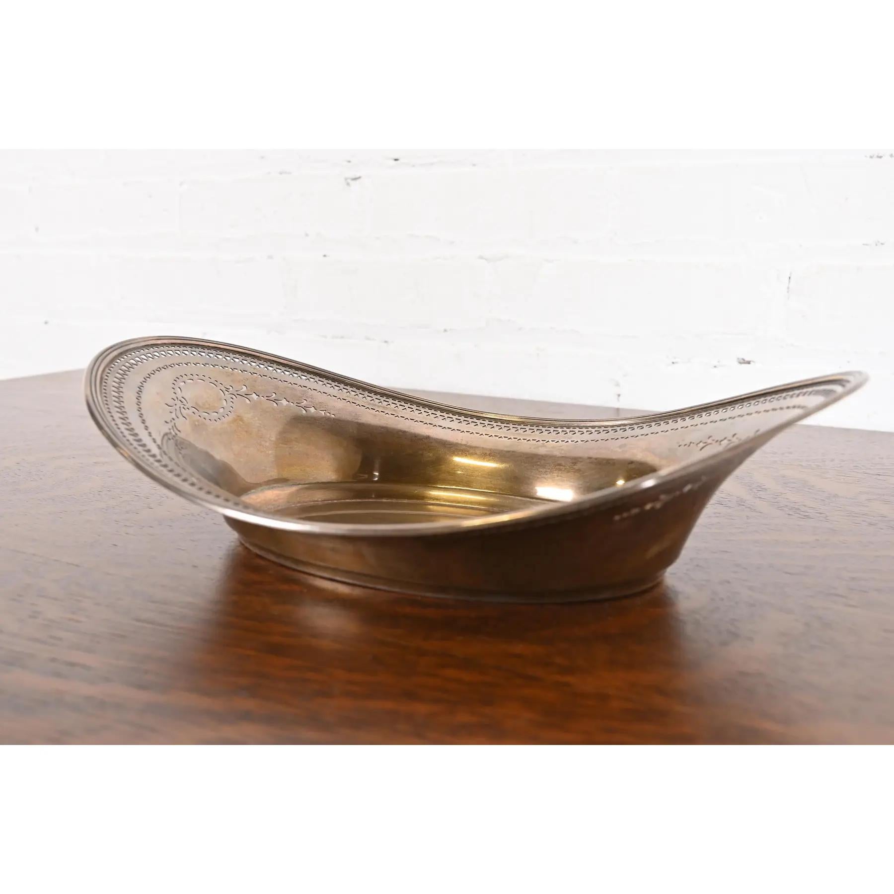 Tiffany & Co. Antique Art Deco Sterling Silver Reticulated Centerpiece Bowl In Good Condition For Sale In South Bend, IN