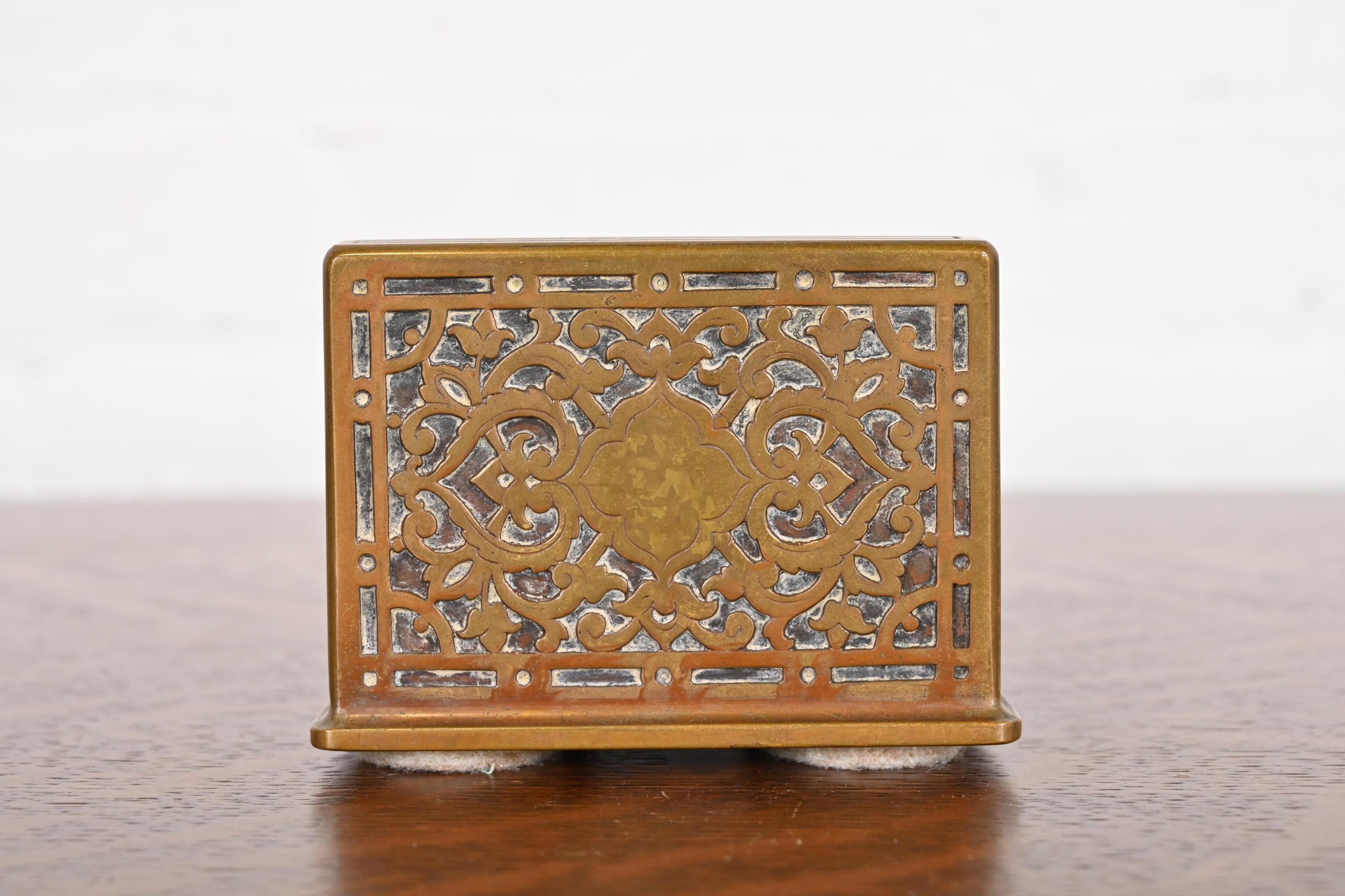 Tiffany & Co. Antique porte-plume Arts & Crafts en bronze en vente 1