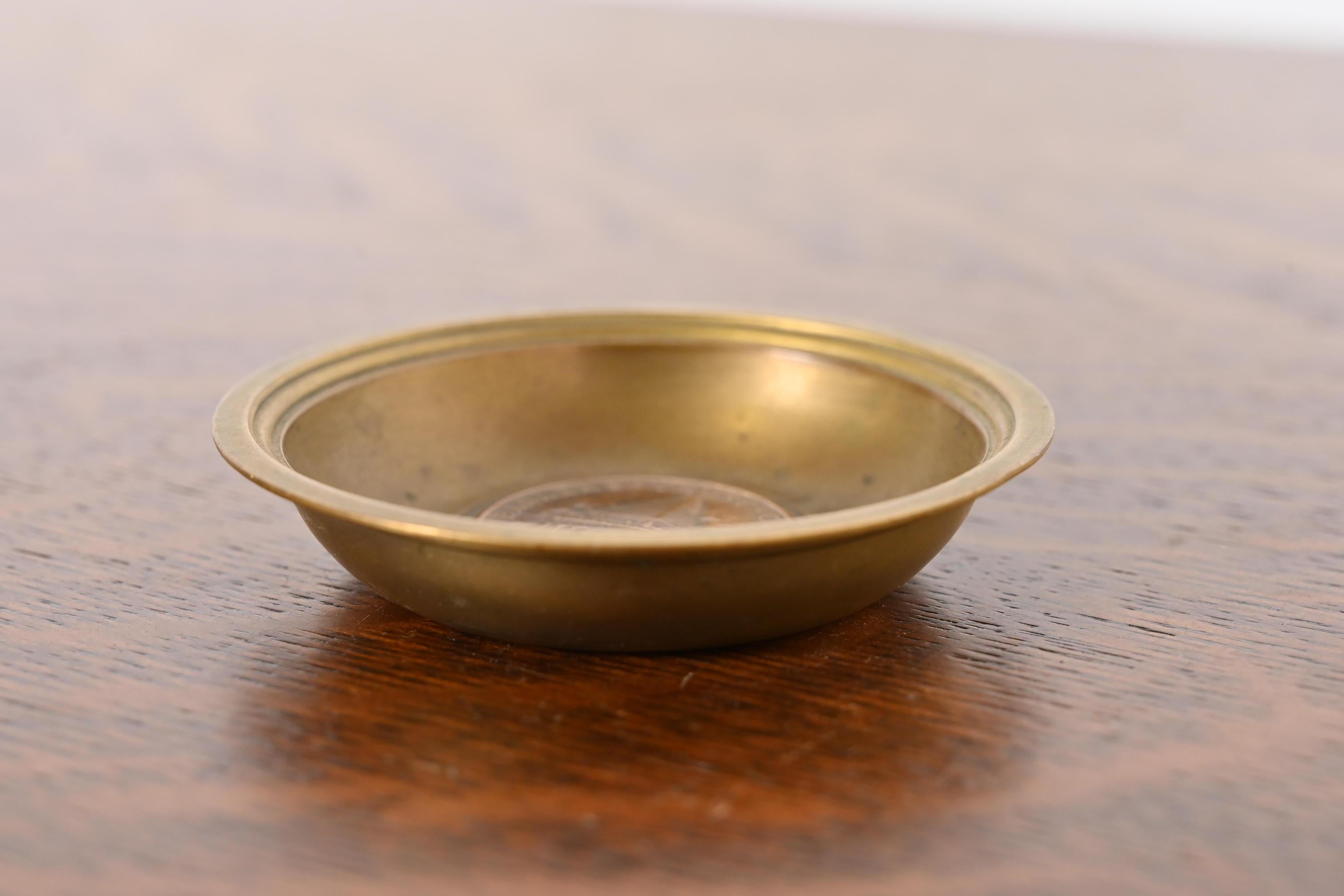 Tiffany & Co. Cuenco decorativo o recogedor de bronce antiguo Estadounidense en venta